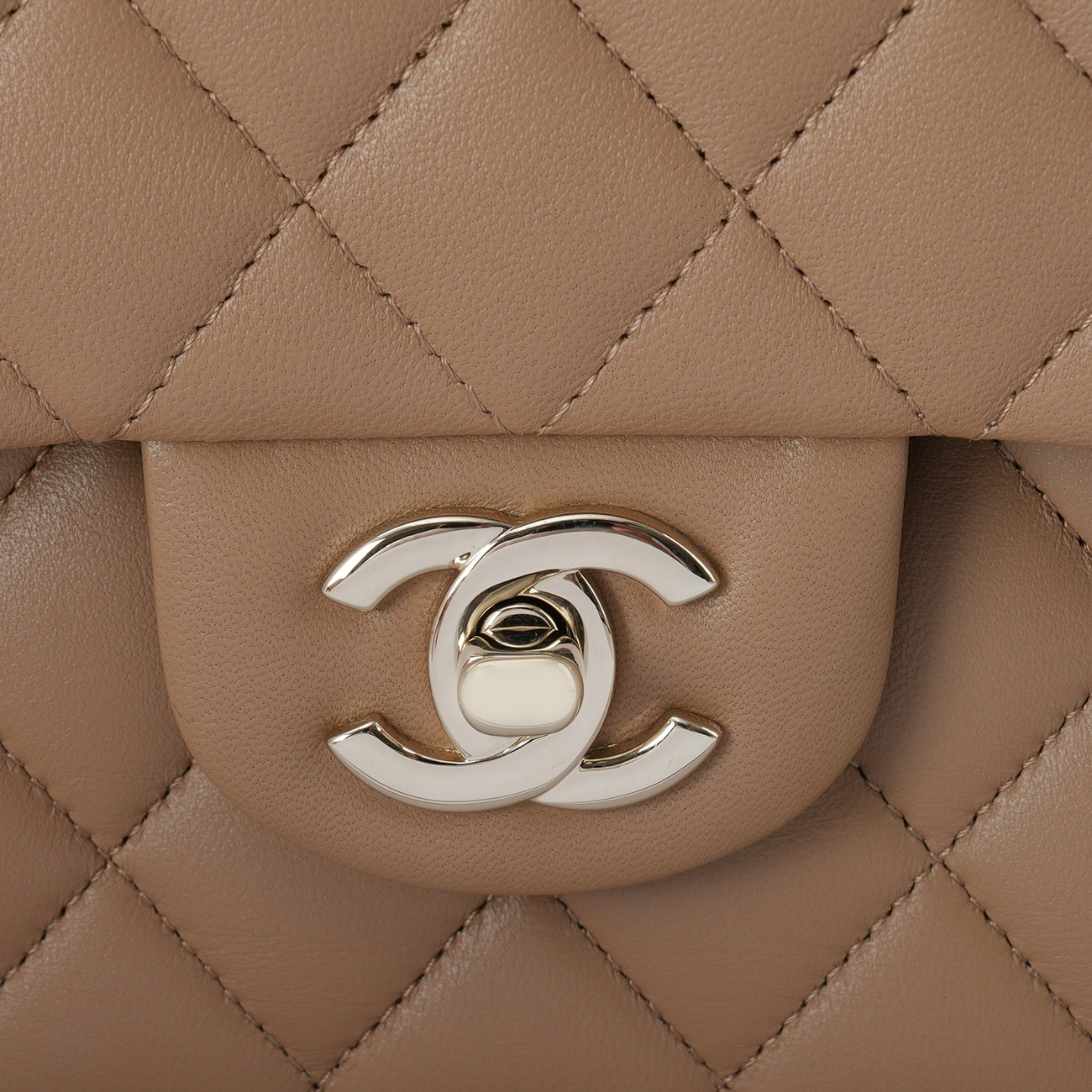 CHANEL(USED)샤넬 램스킨 클래식 미듐 플랩백
