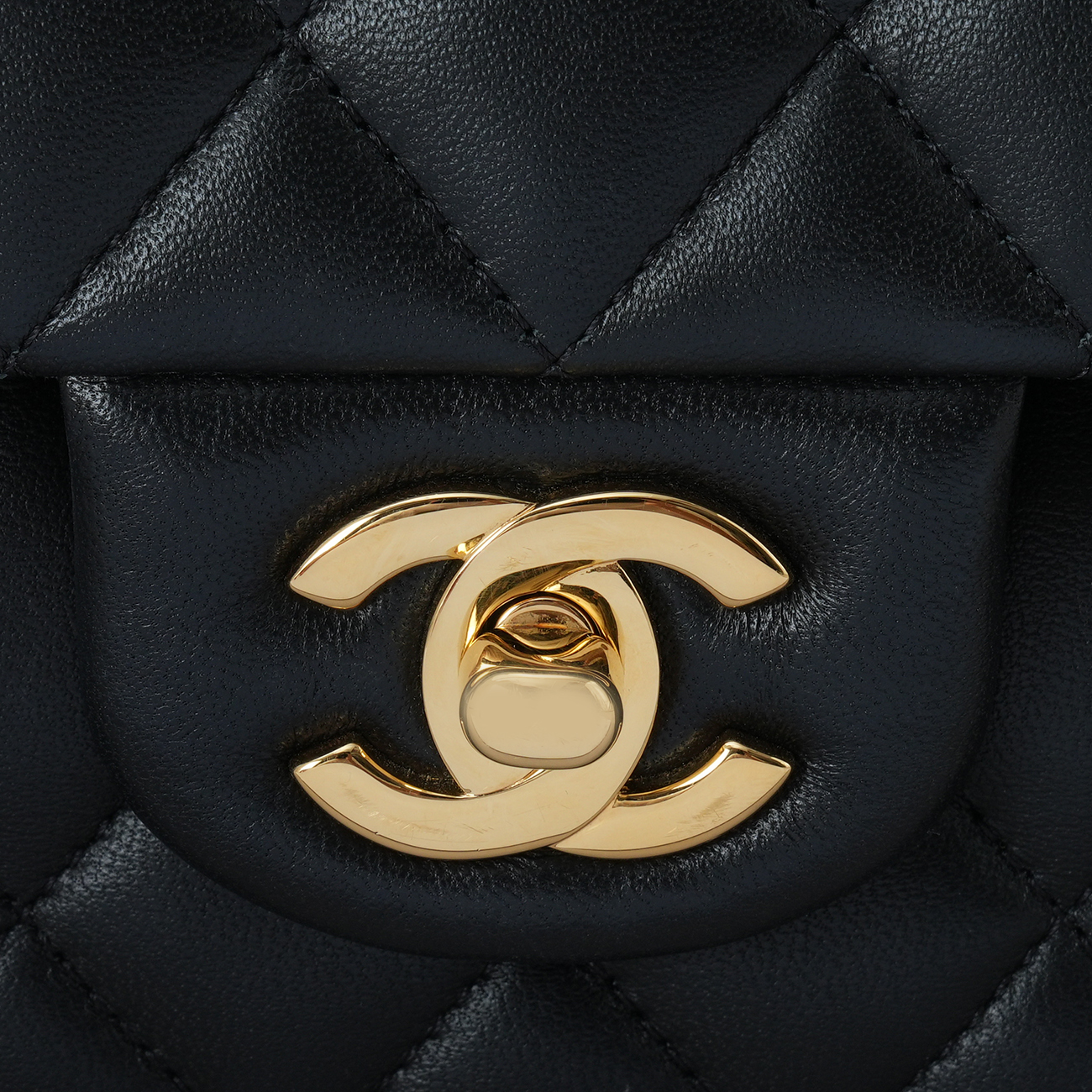 CHANEL(USED)샤넬 램스킨 클래식 미듐 플랩백