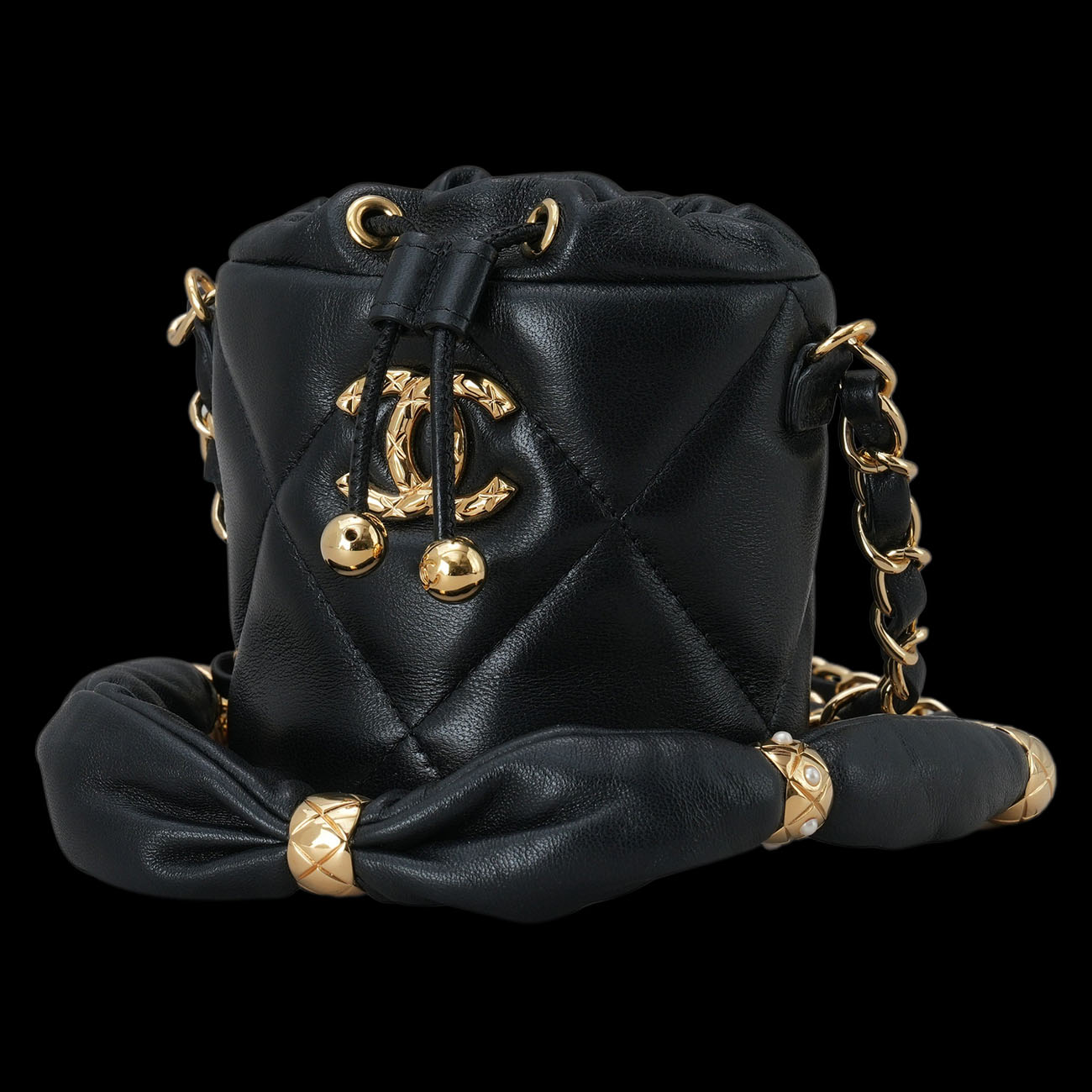 CHANEL(USED)샤넬 필로우 크러쉬 드로스트링 미니 버킷백