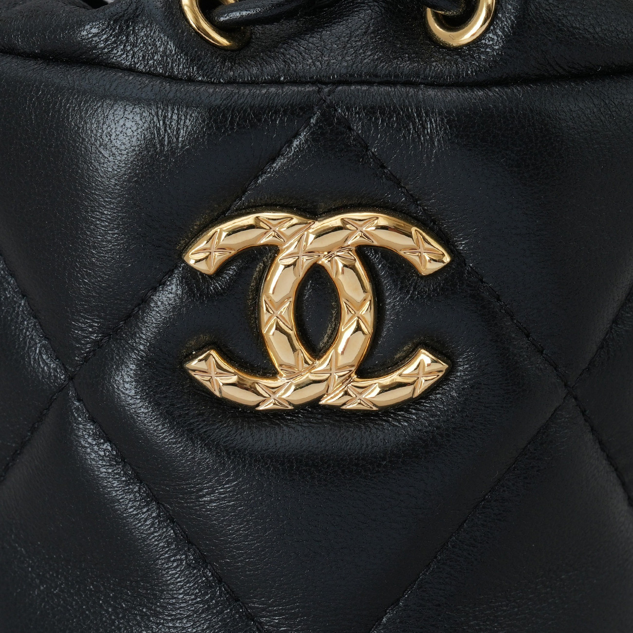 CHANEL(USED)샤넬 필로우 크러쉬 드로스트링 미니 버킷백