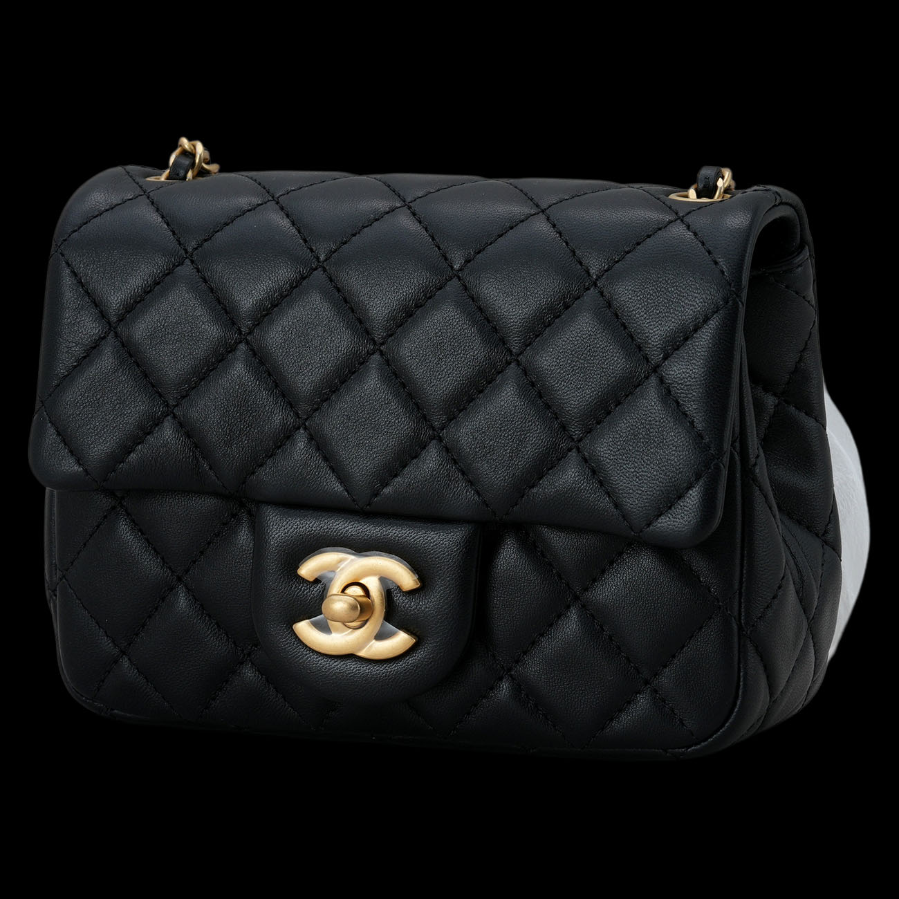 CHANEL(USED)샤넬 램스킨 골든볼 쁘띠삭
