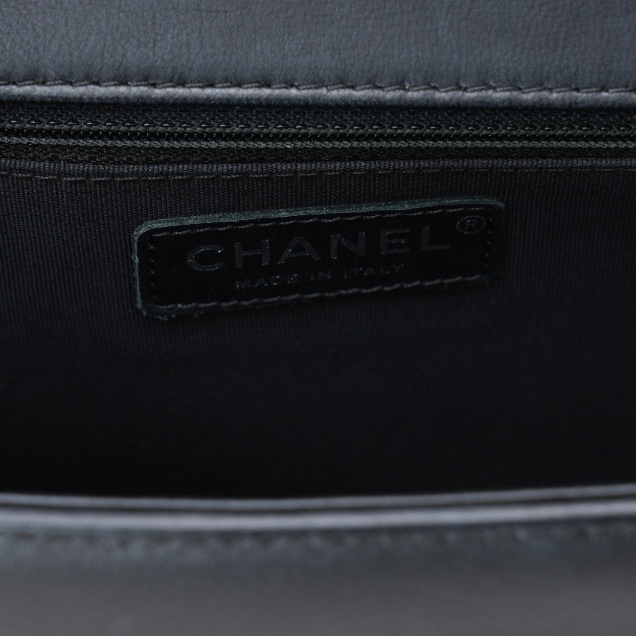 CHANEL(USED)샤넬 보이샤넬 뉴미듐 플랩백