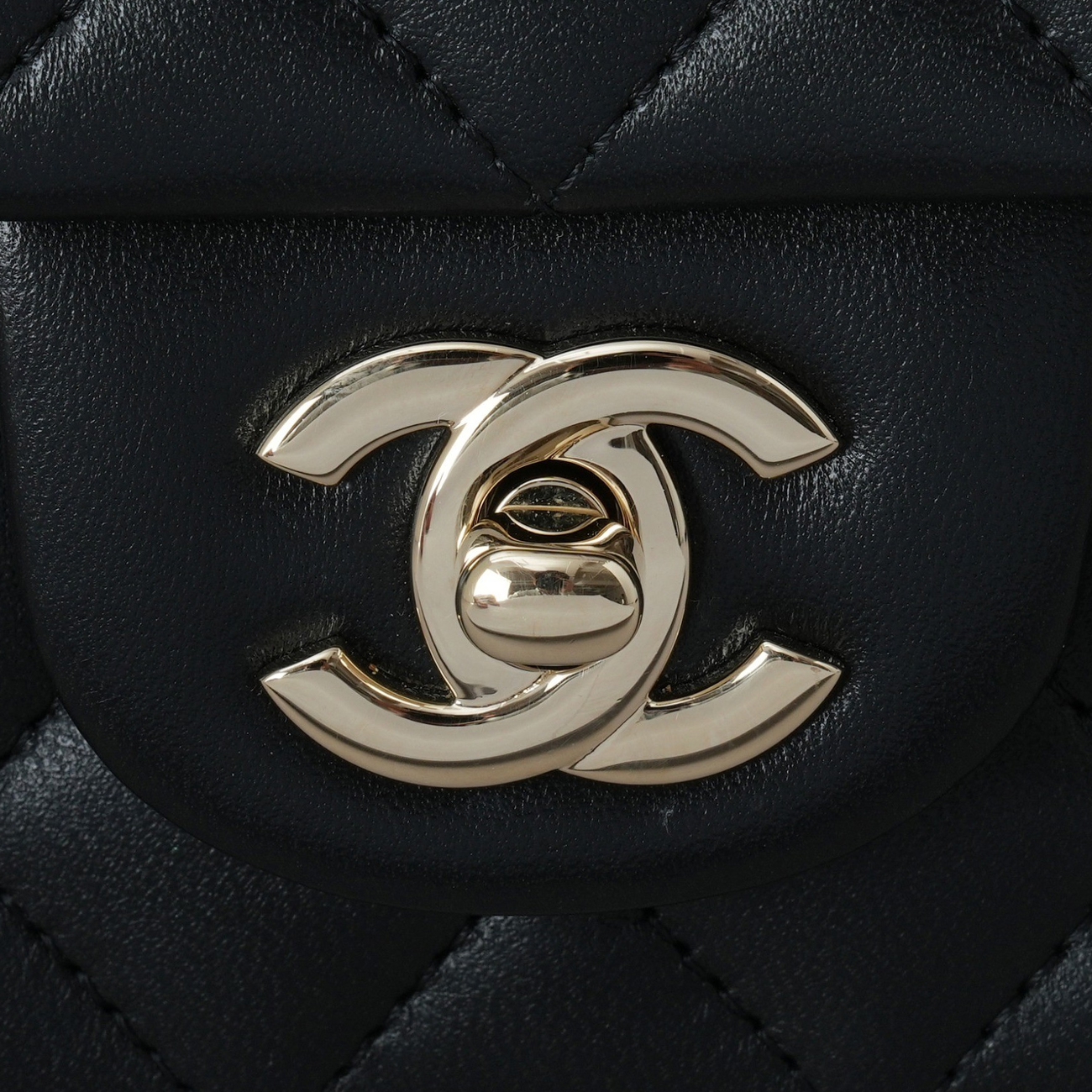 CHANEL(USED)샤넬 AS2431 뉴미니 탑핸들백