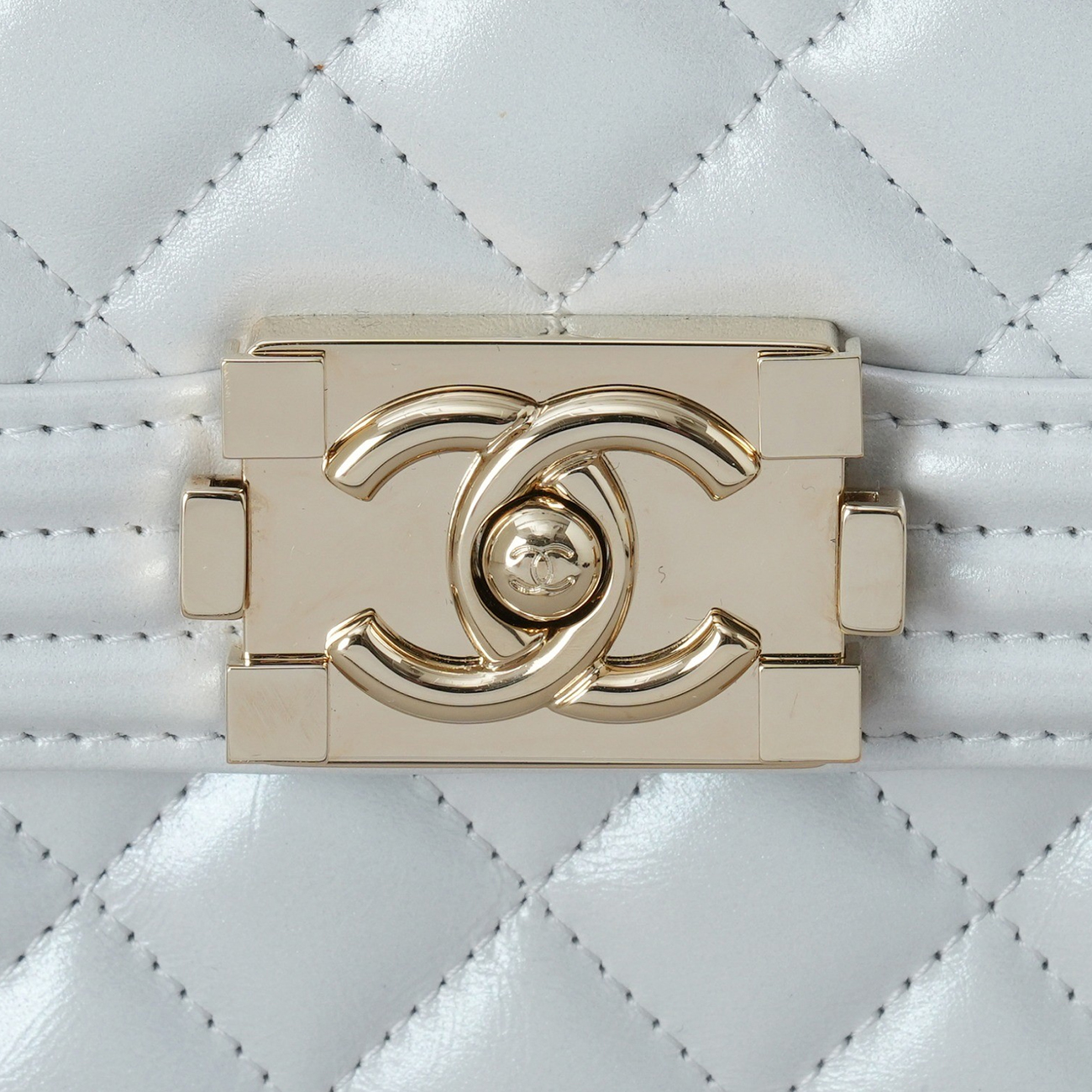 CHANEL(USED)샤넬 AS0130 보이샤넬 사첼백