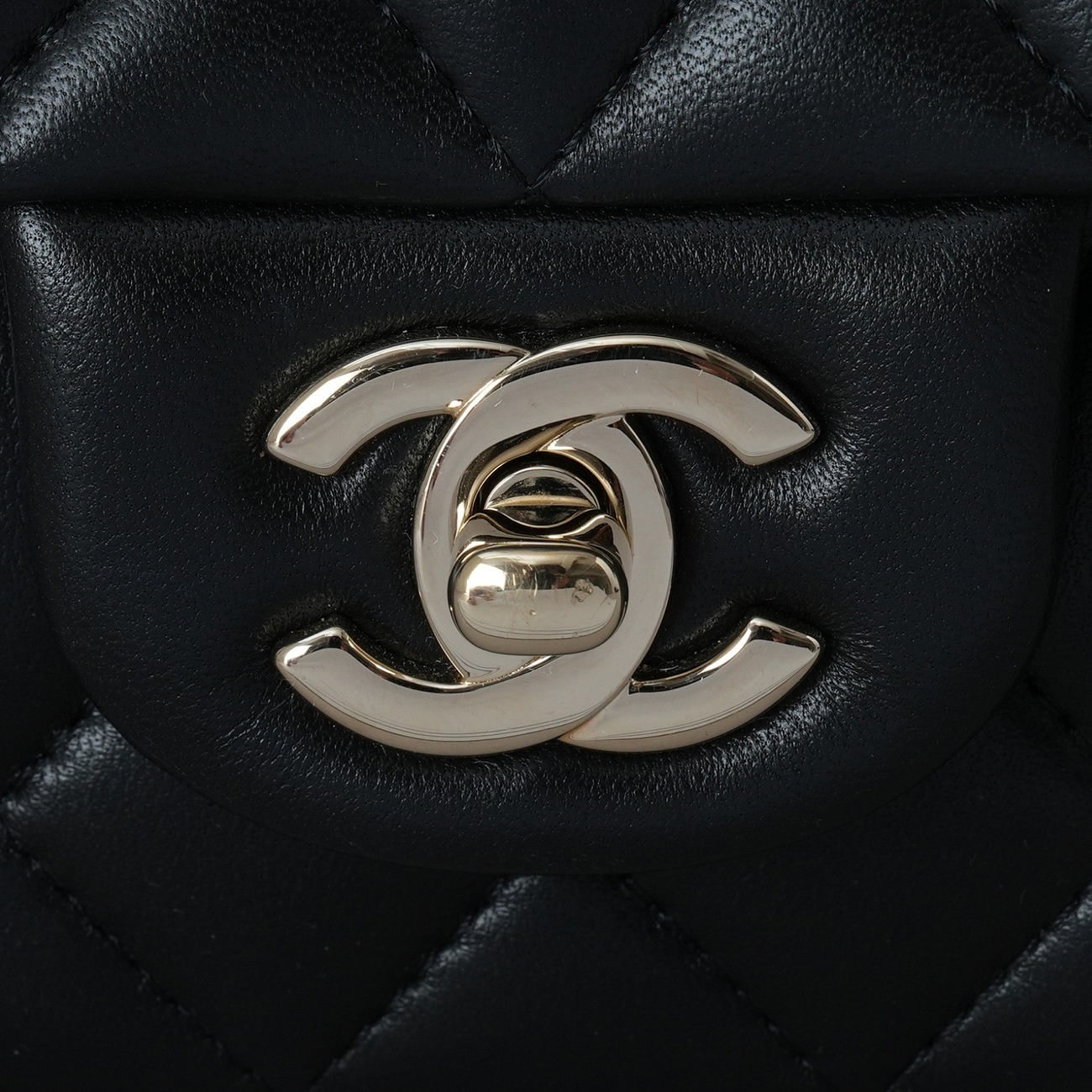 CHANEL(USED)샤넬 클래식 뉴미니 탑핸들