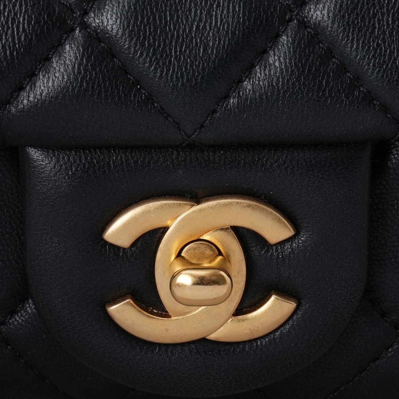 CHANEL(USED)샤넬 클래식 뉴미니 골든볼