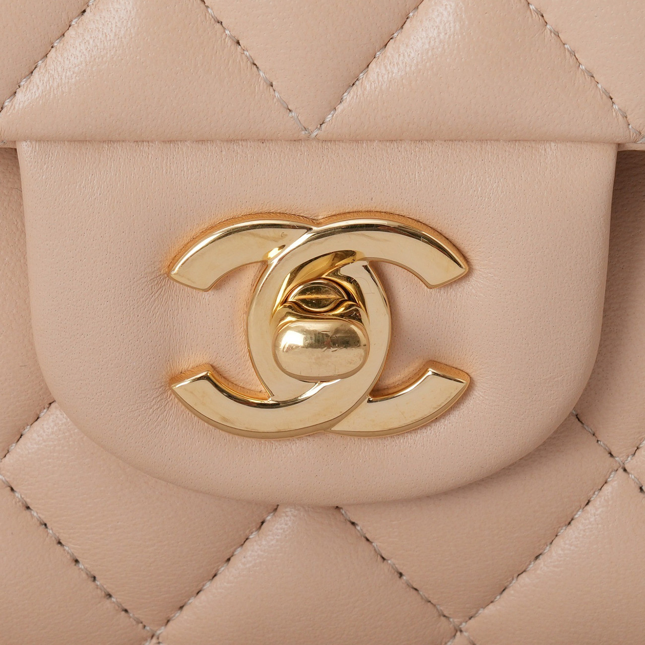 CHANEL(USED)샤넬 램스킨 클래식 미듐 플랩백