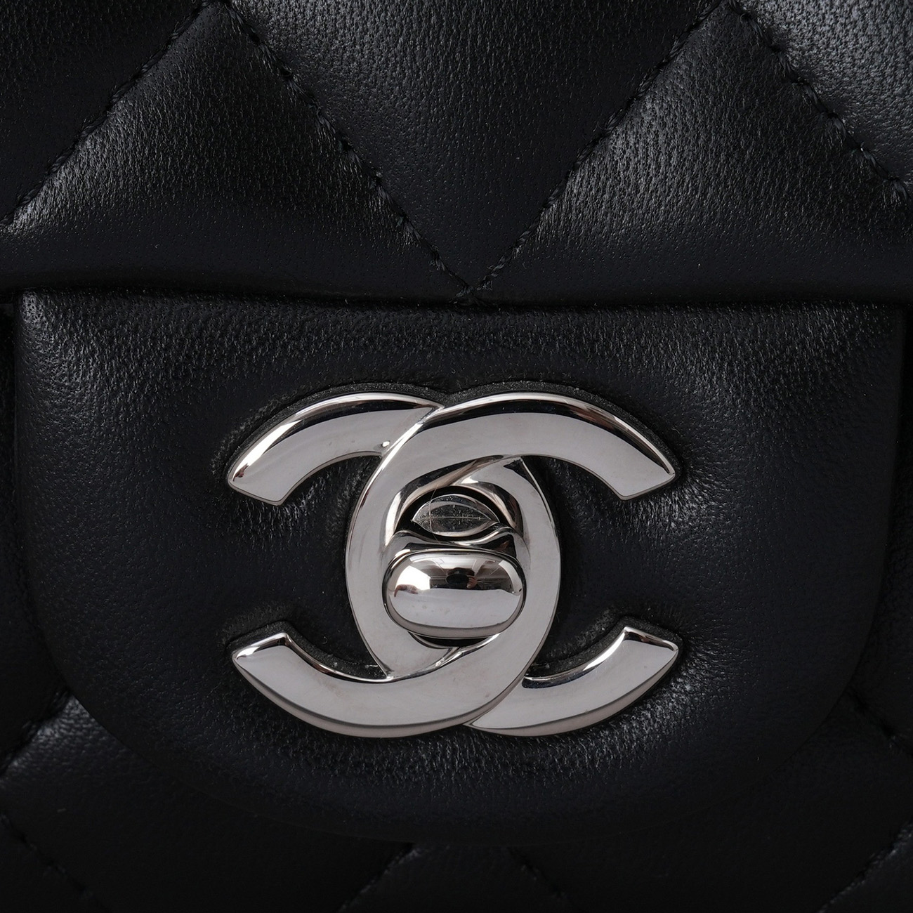 CHANEL(USED)샤넬 램스킨 클래식 쁘띠삭