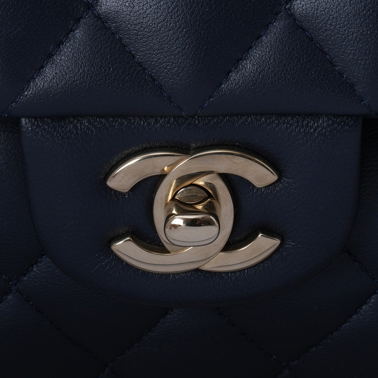 CHANEL(USED)샤넬 램스킨 클래식 미듐 플랩백