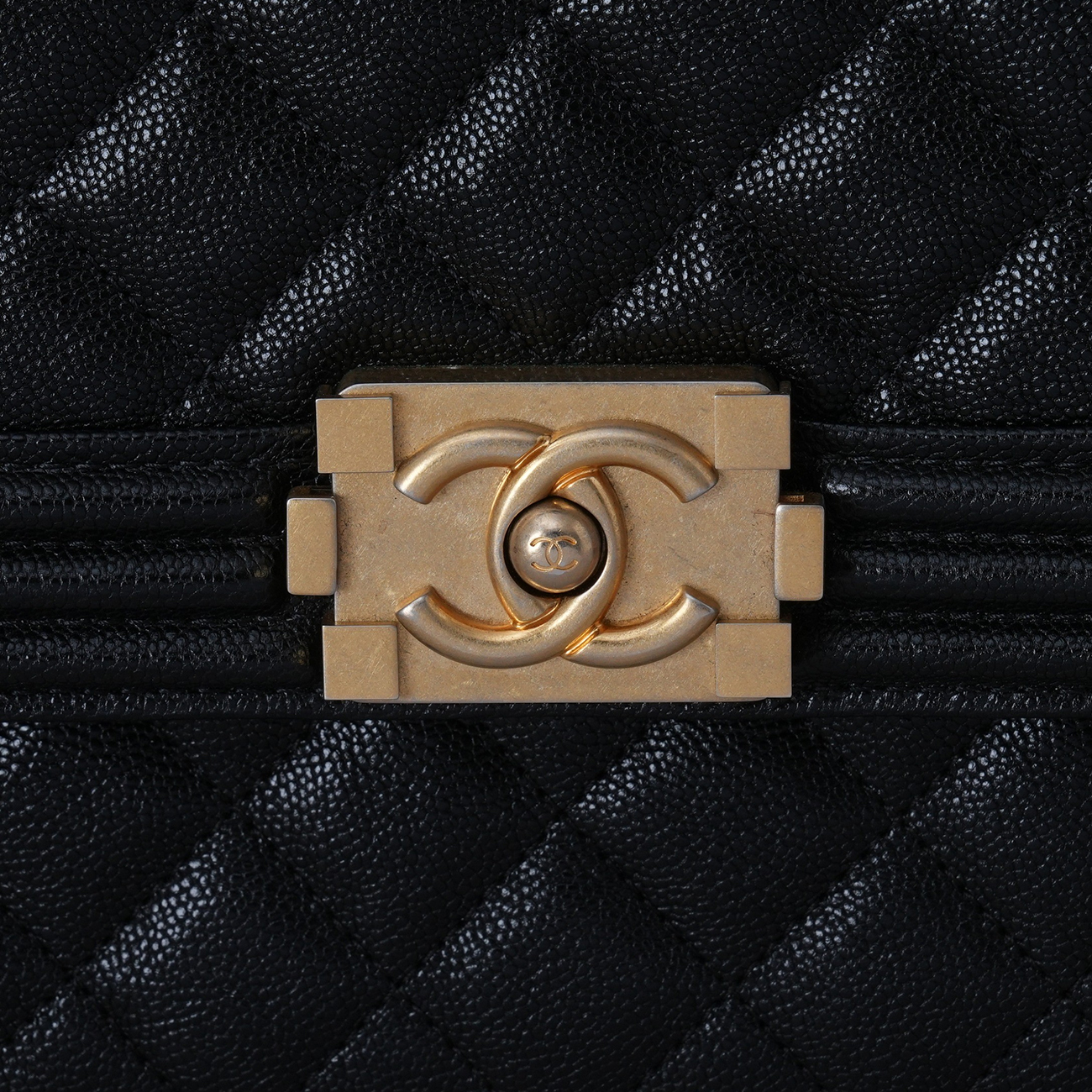 CHANEL(USED)샤넬 AS0130 캐비어 보이샤넬 플랩백