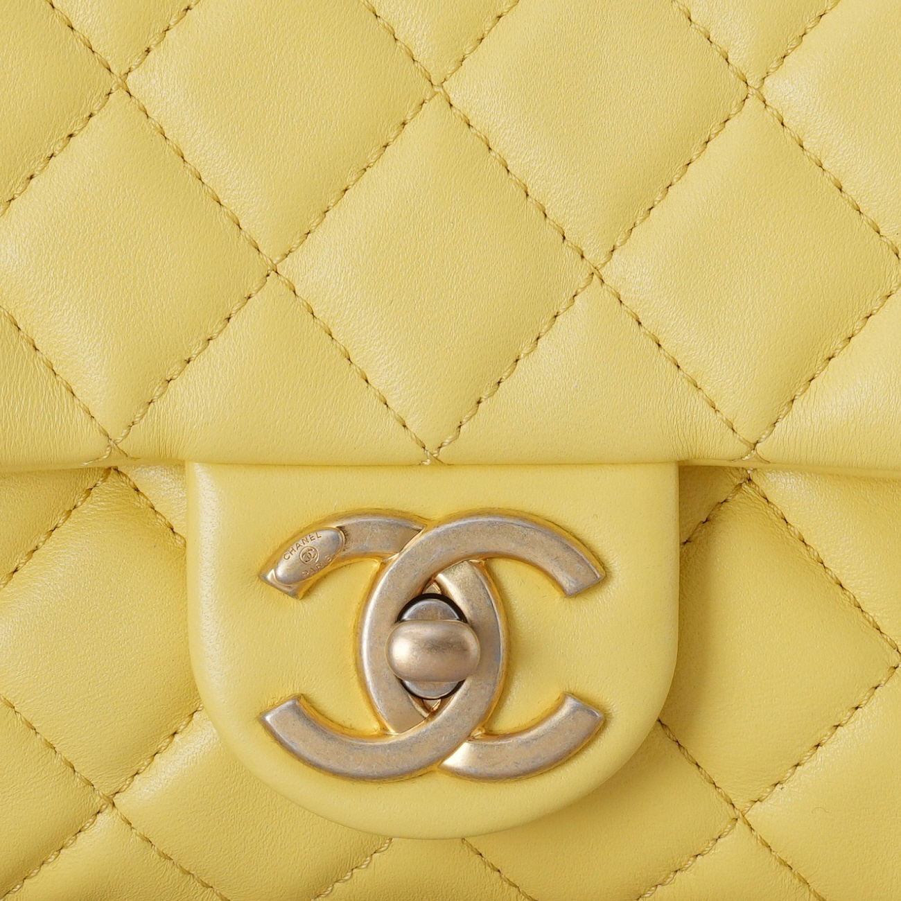 CHANEL(USED)샤넬 시즌 보석 스트랩 뉴미니백