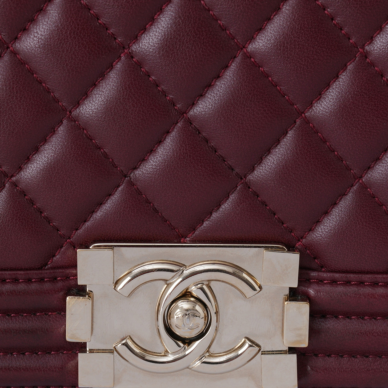 CHANEL(USED)샤넬 램스킨 보이샤넬 미듐 플랩백