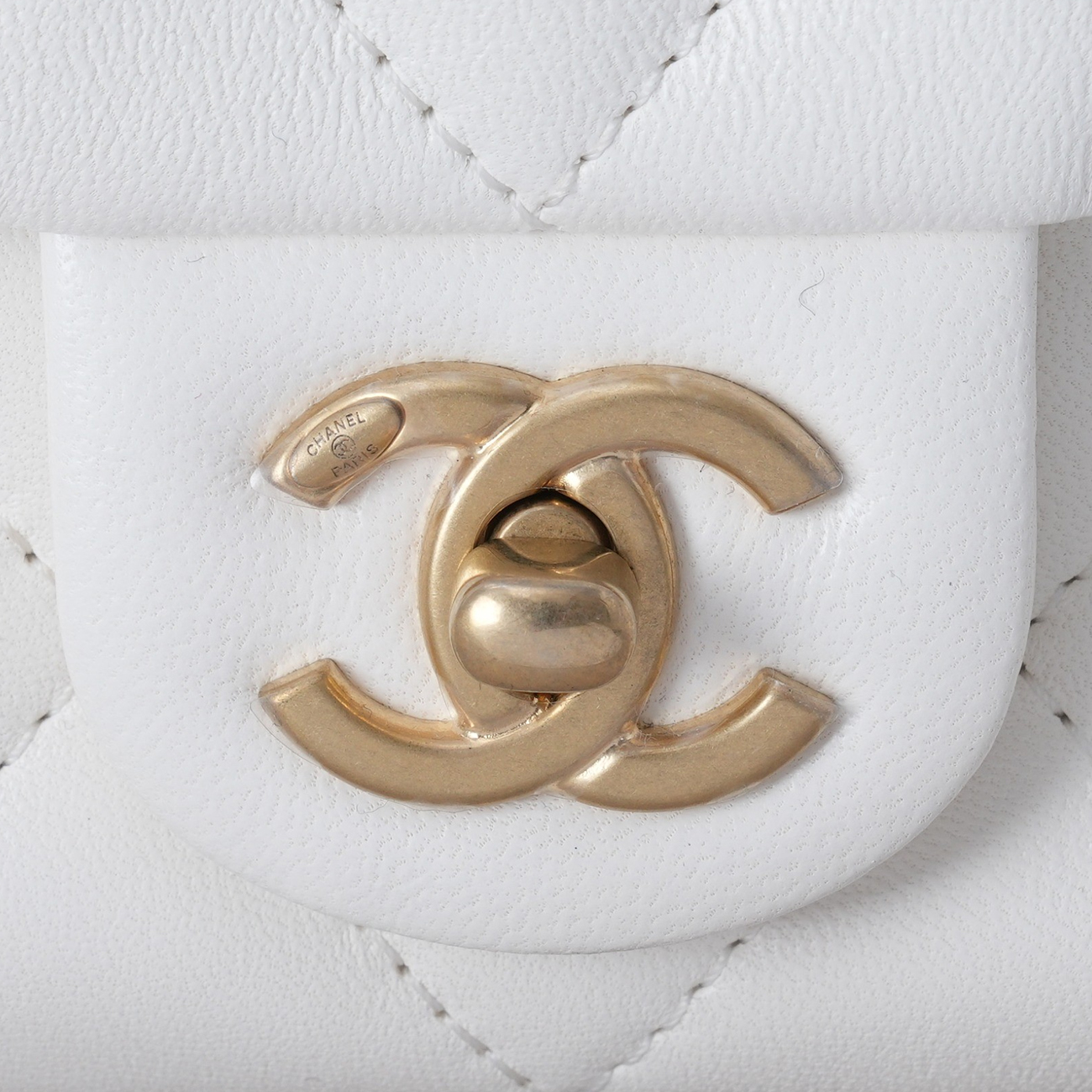CHANEL(USED)샤넬 AS3457 하트 참 클래식 뉴미니 체인 플랩백