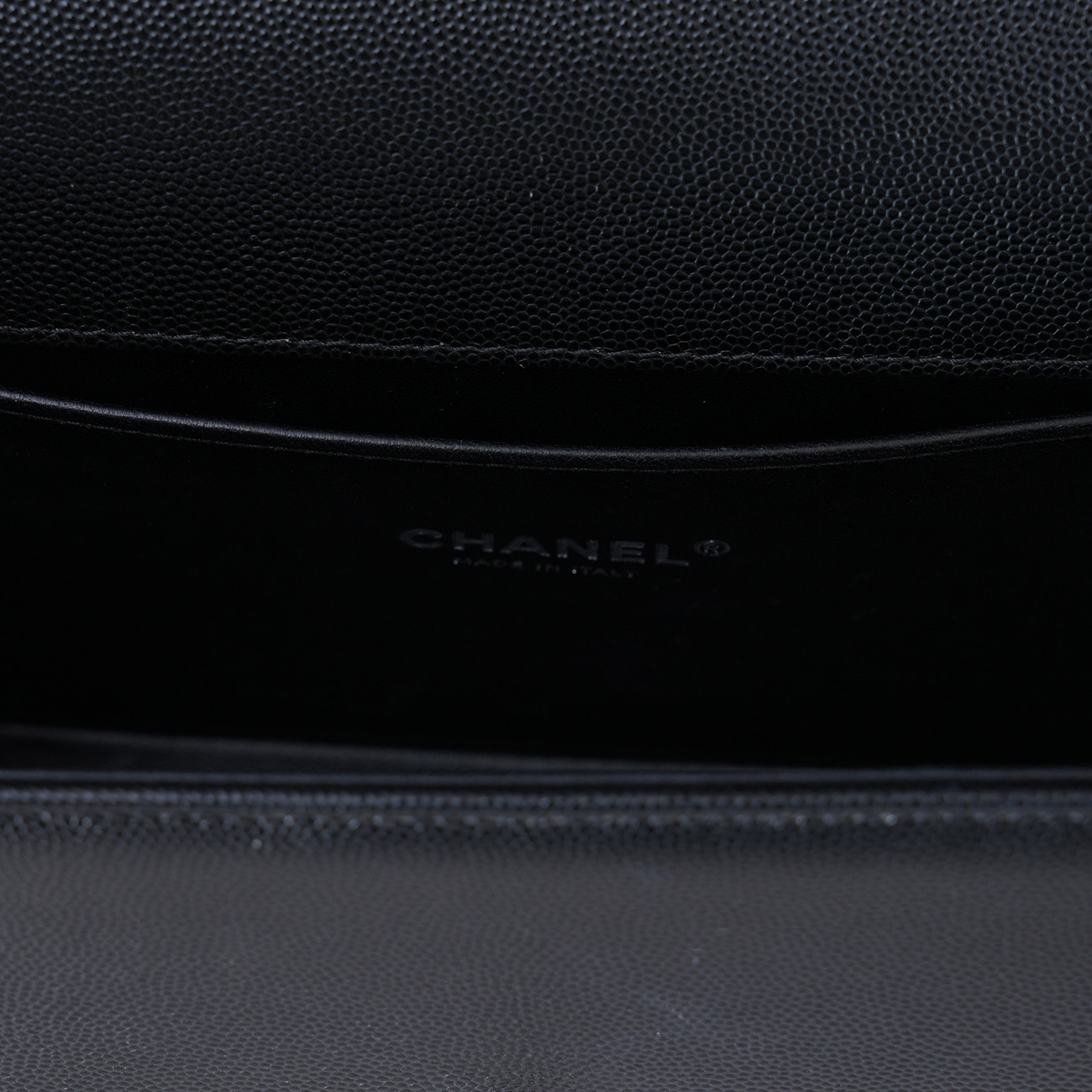 CHANEL(USED)샤넬 A67086 캐비어 보이샤넬 미듐 플랩백