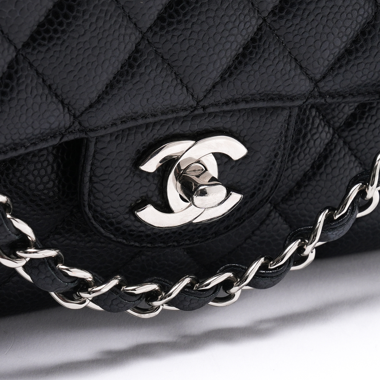 CHANEL(USED)샤넬 캐비어 클래식 미듐 플랩백