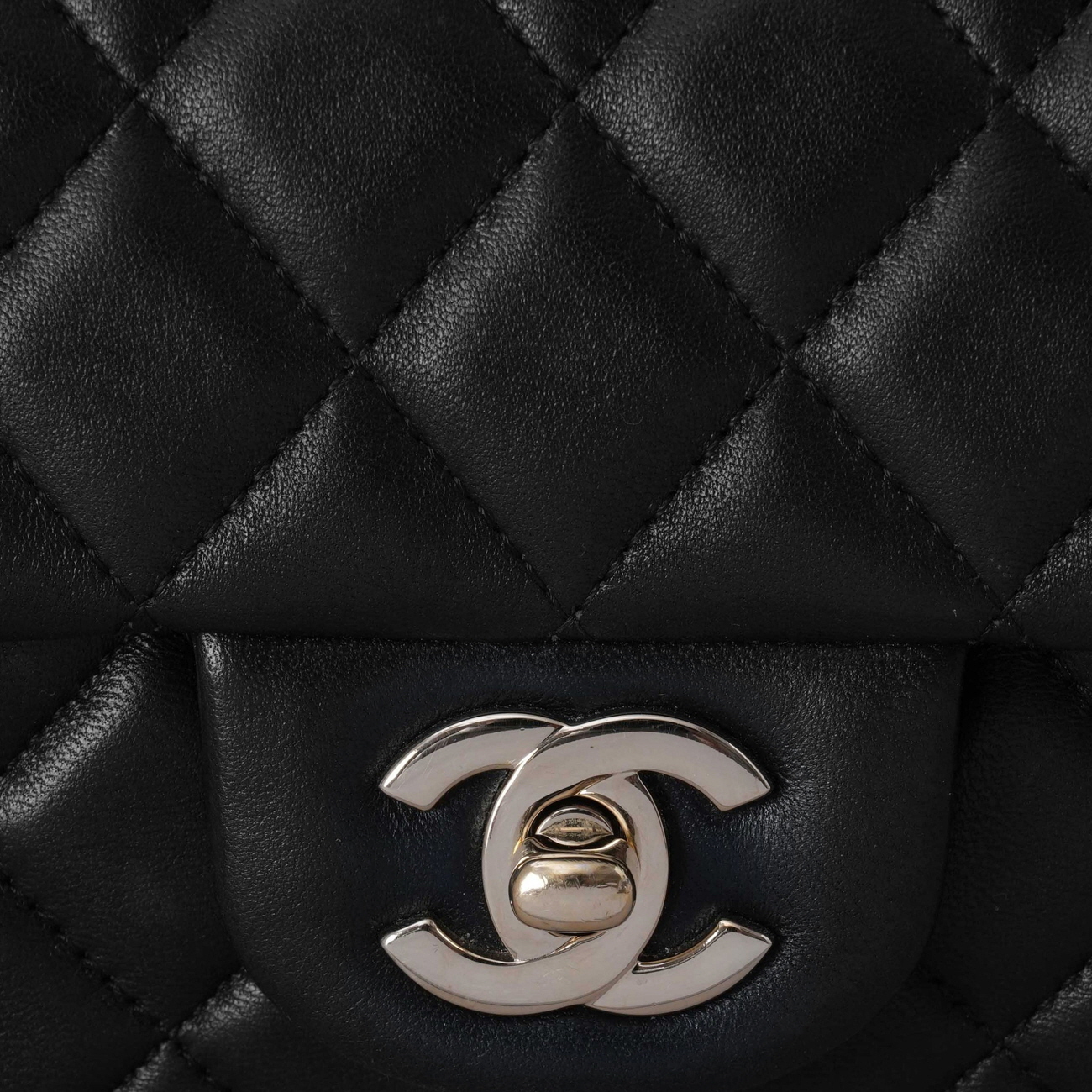 CHANEL(USED)샤넬 클래식 뉴미니 크로스백