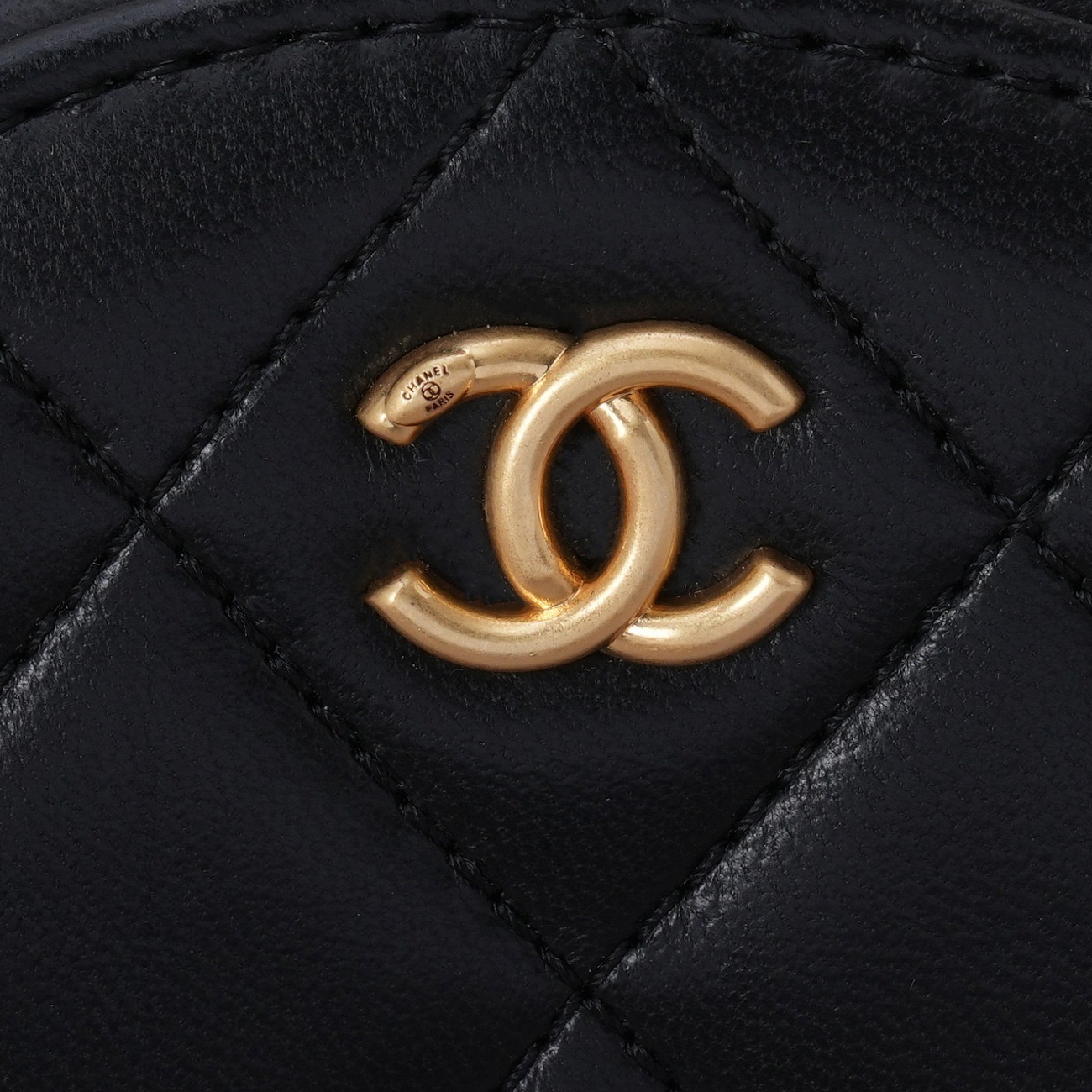 CHANEL(USED)샤넬 램스킨 골든볼 라운드백 블랙