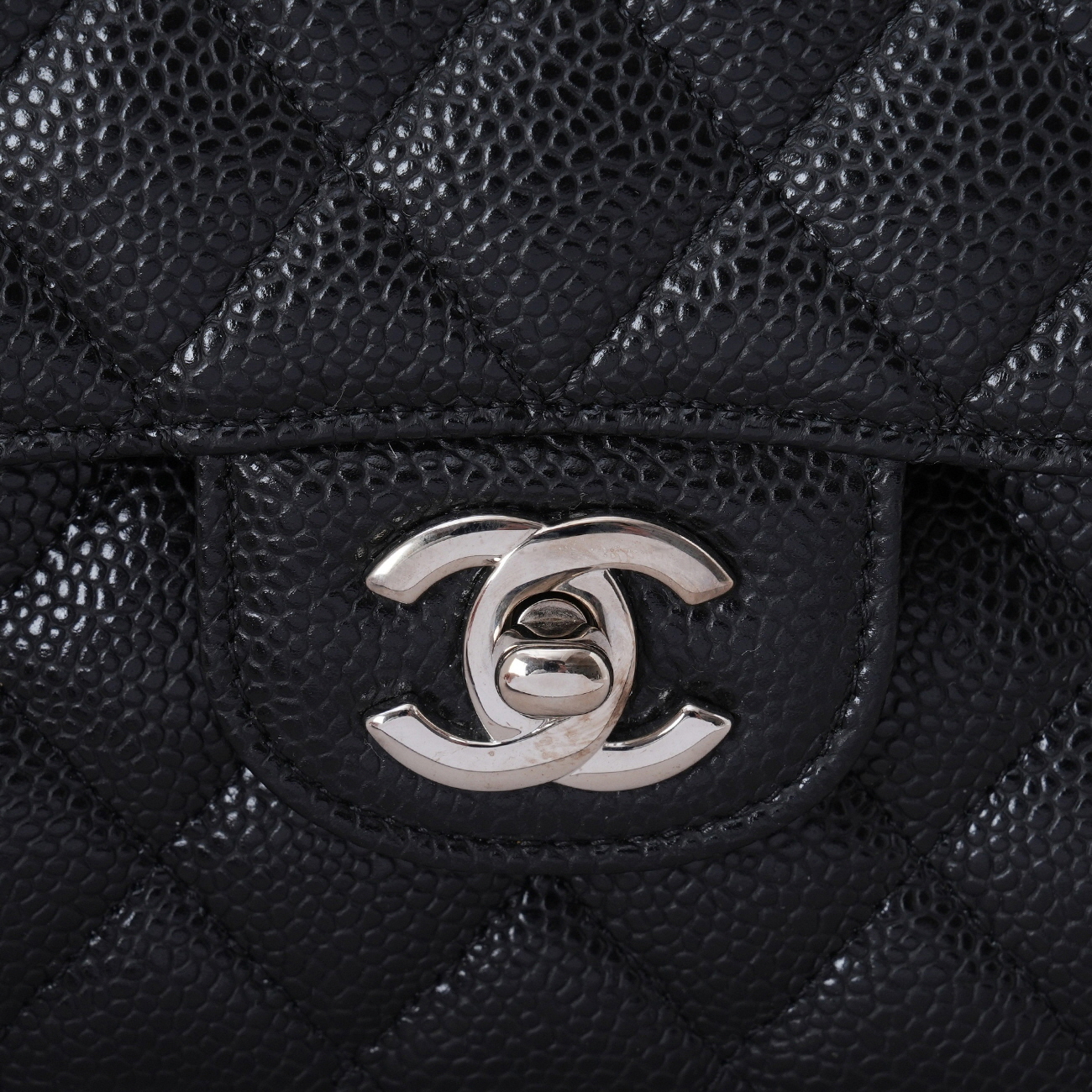 CHANEL(USED)샤넬 캐비어 클래식 미듐 플랩백