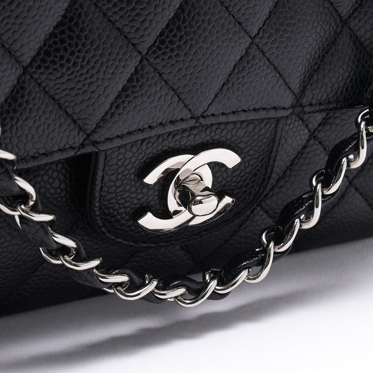 CHANEL(USED)샤넬 캐비어 클래식 미듐 플랩백
