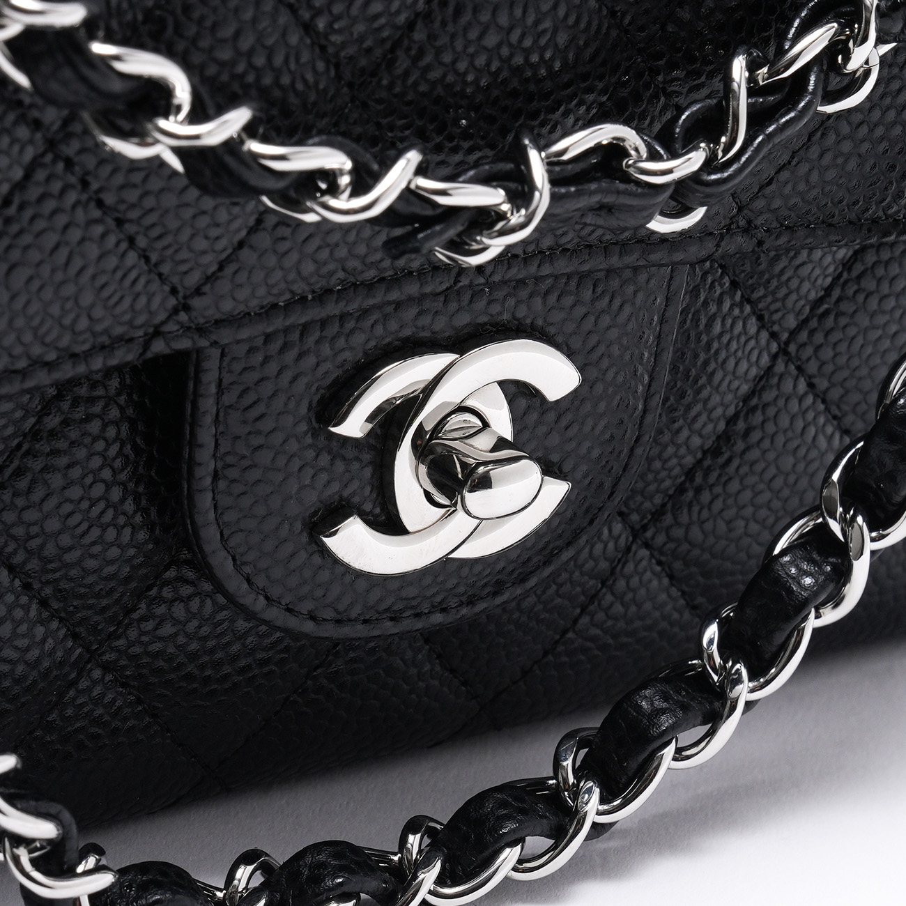 CHANEL(USED)샤넬 캐비어 클래식 미듐 플랩백