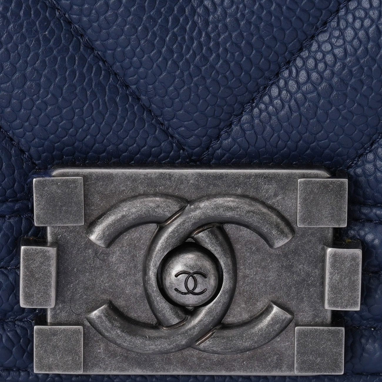 CHANEL(USED)샤넬 캐비어 쉐브론 보이샤넬 미듐 플랩백