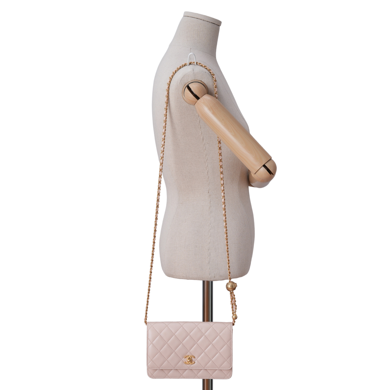 CHANEL(USED)샤넬 램스킨 골든볼 WOC 미니 크로스백