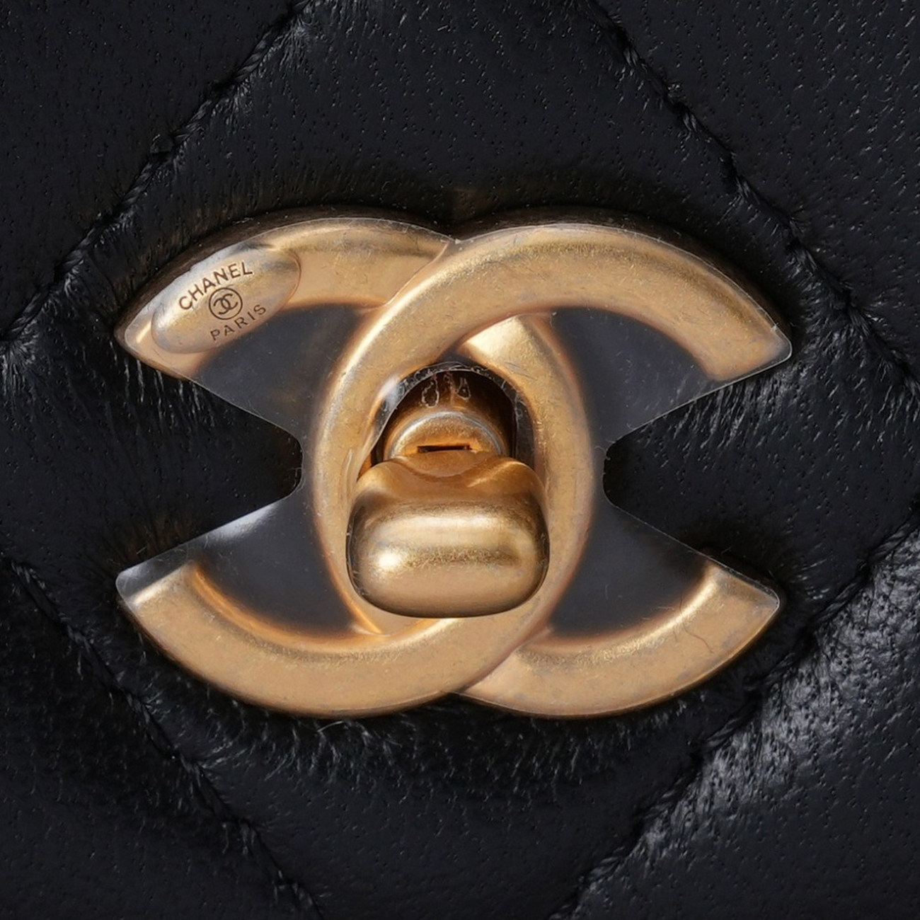 CHANEL(USED)샤넬 시즌 클래식 골든볼 체인 미니크로스백