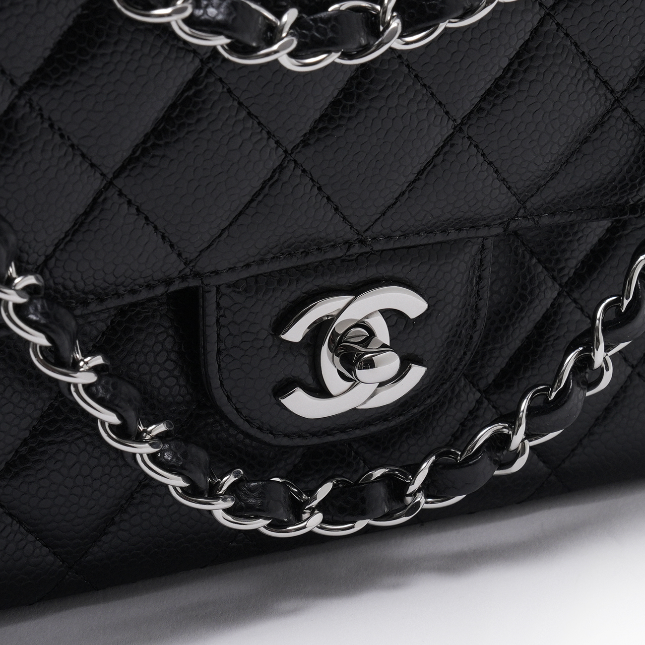 CHANEL(USED)샤넬 캐비어 클래식 미듐 플랩백