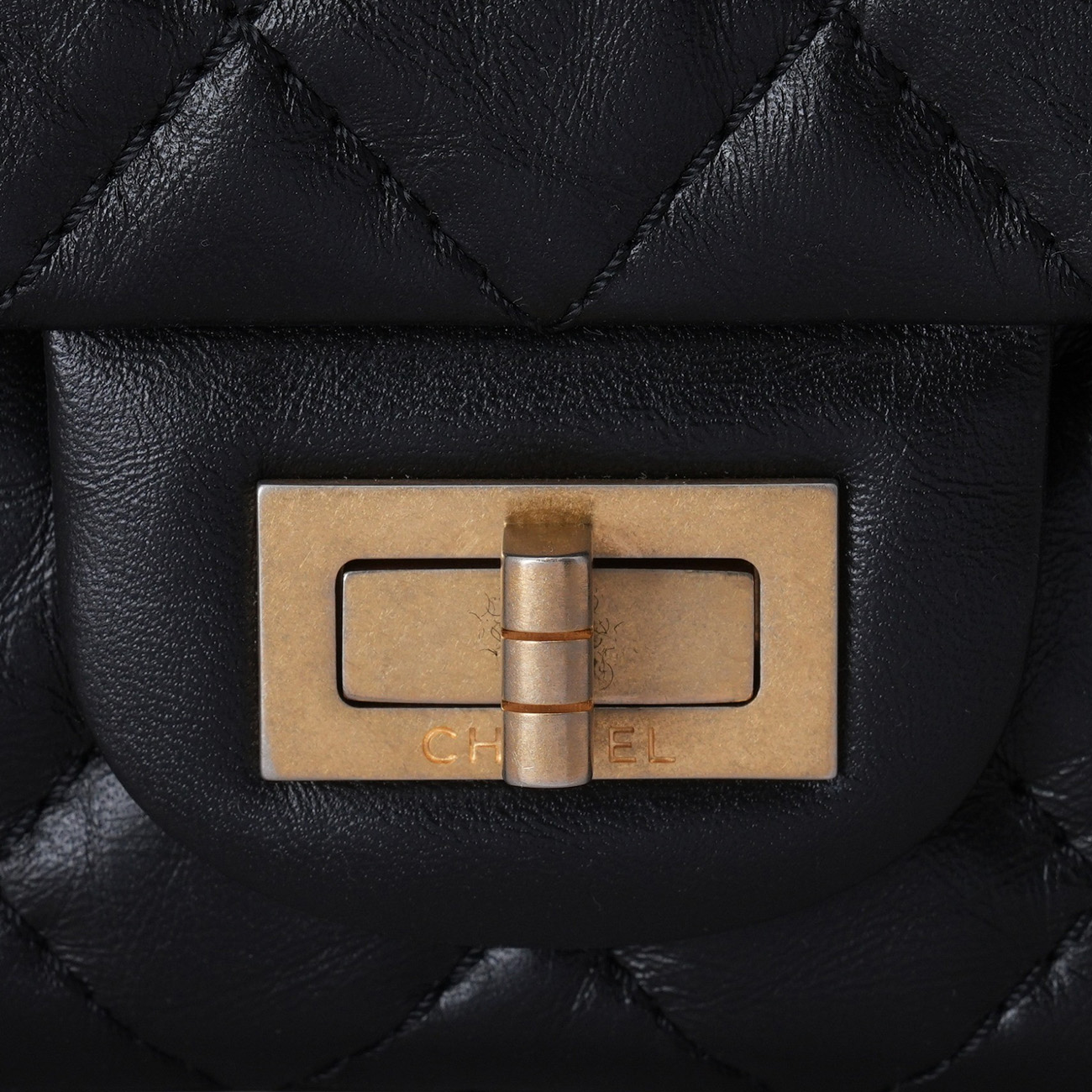 CHANEL(USED)샤넬 2.55 빈티지 클래식 미듐24 금장