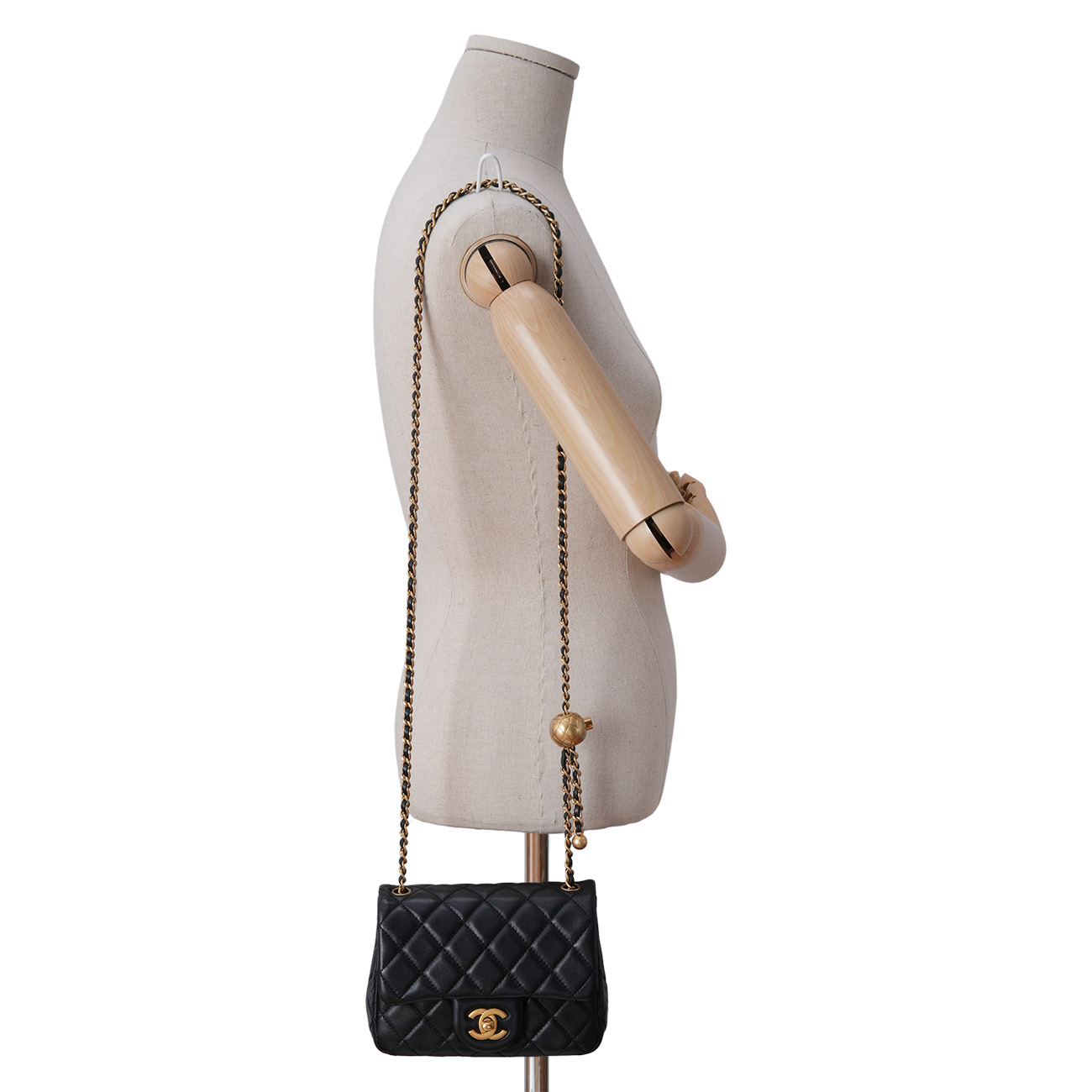 CHANEL(USED)샤넬 램스킨 클래식 골든볼 쁘띠삭