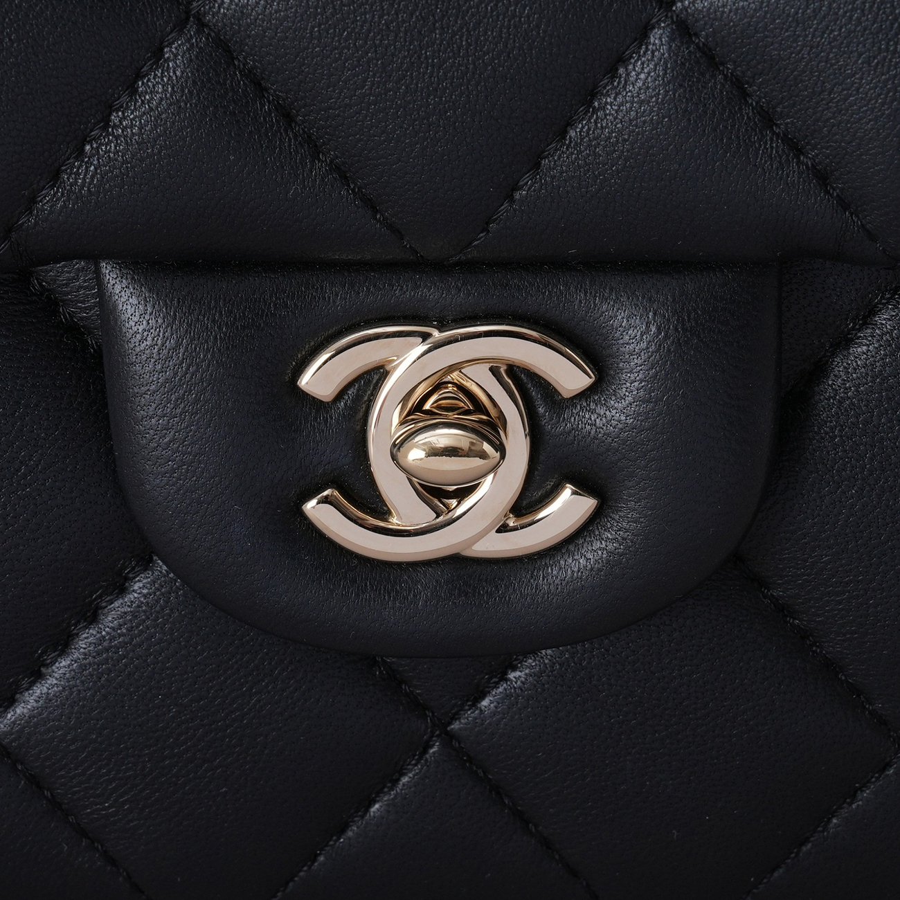 CHANEL(USED)샤넬 AS1533 시즌 진주 체인 숄더백