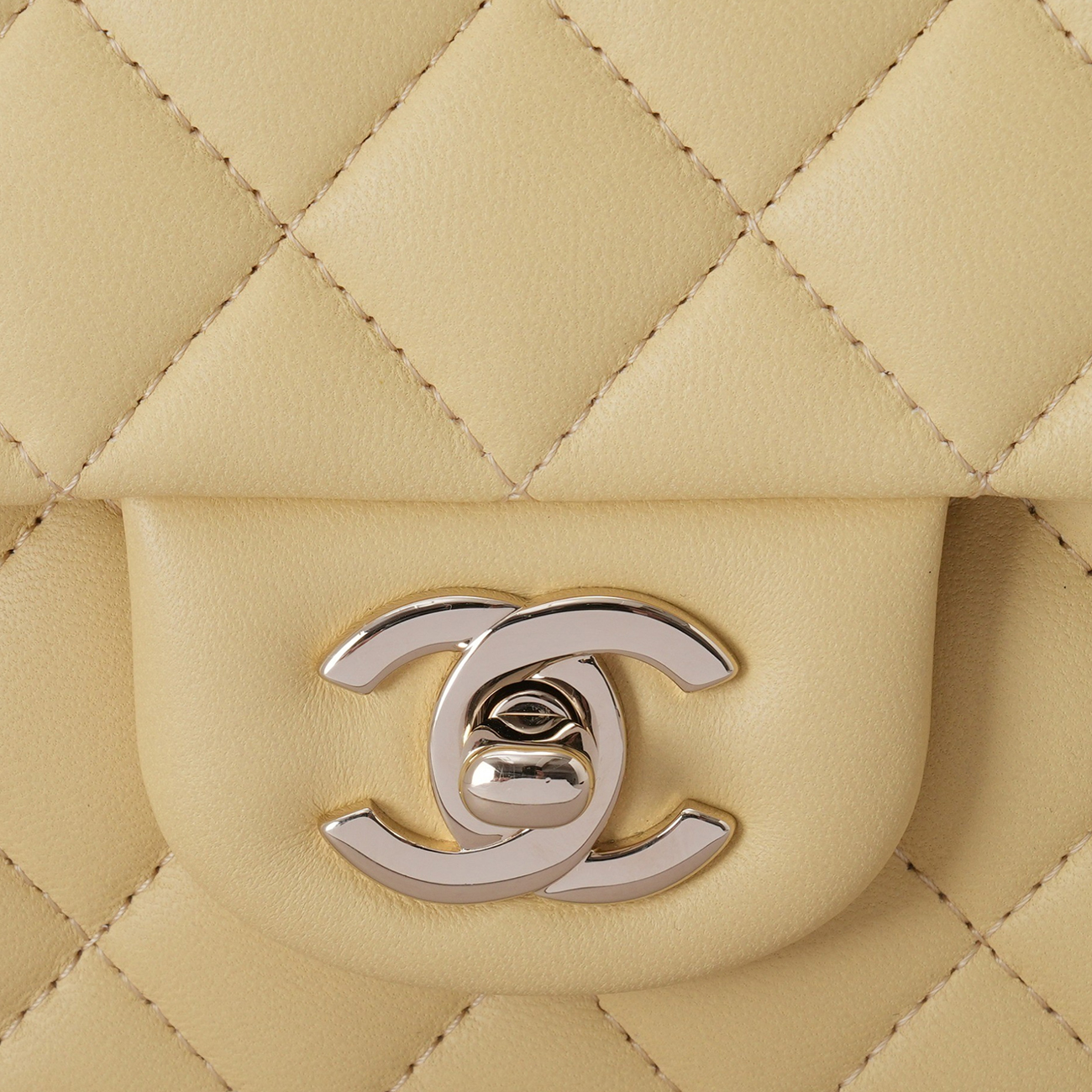 CHANEL(USED)샤넬 클래식 뉴미니 탑핸들