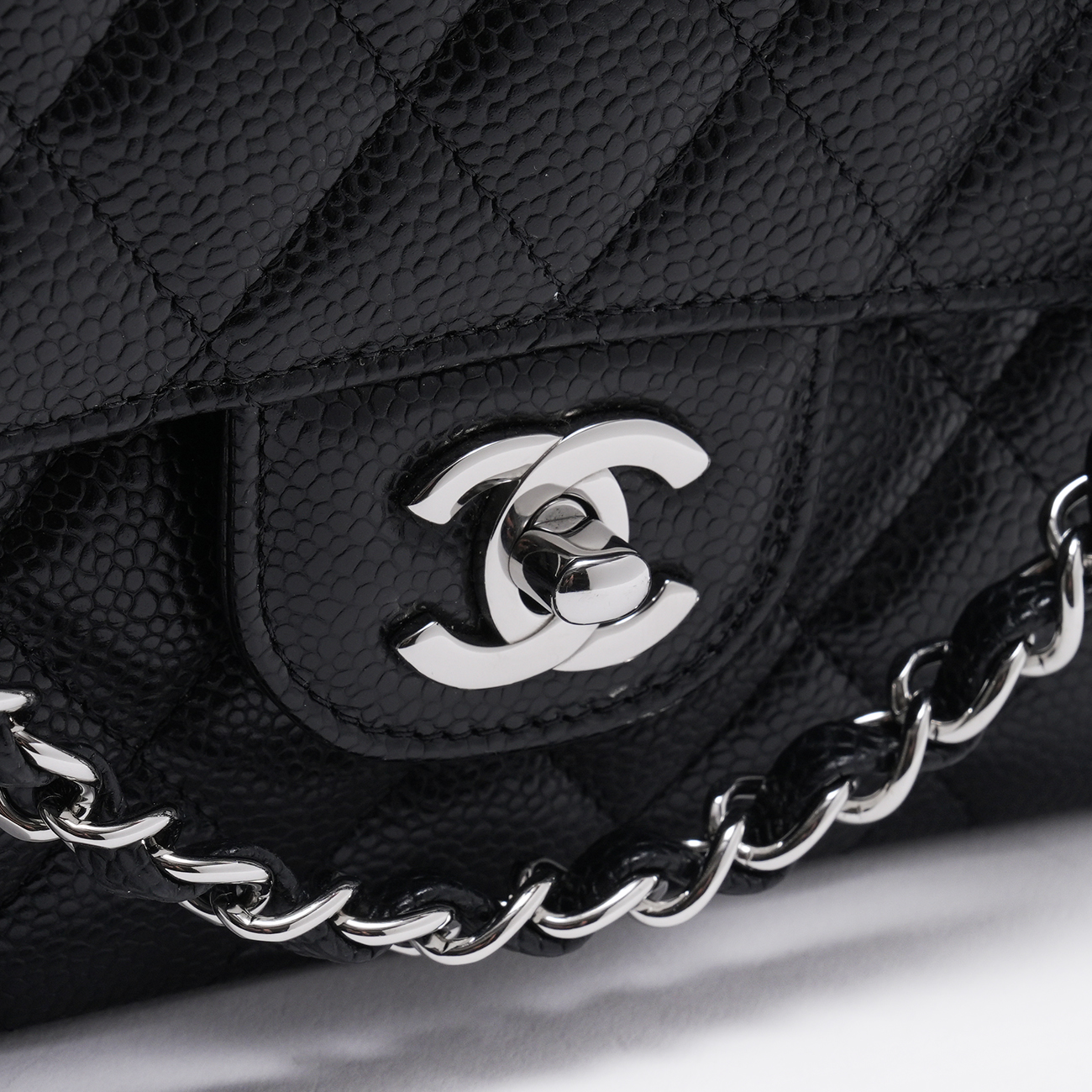 CHANEL(USED)샤넬 캐비어 클래식 미듐 플랩백