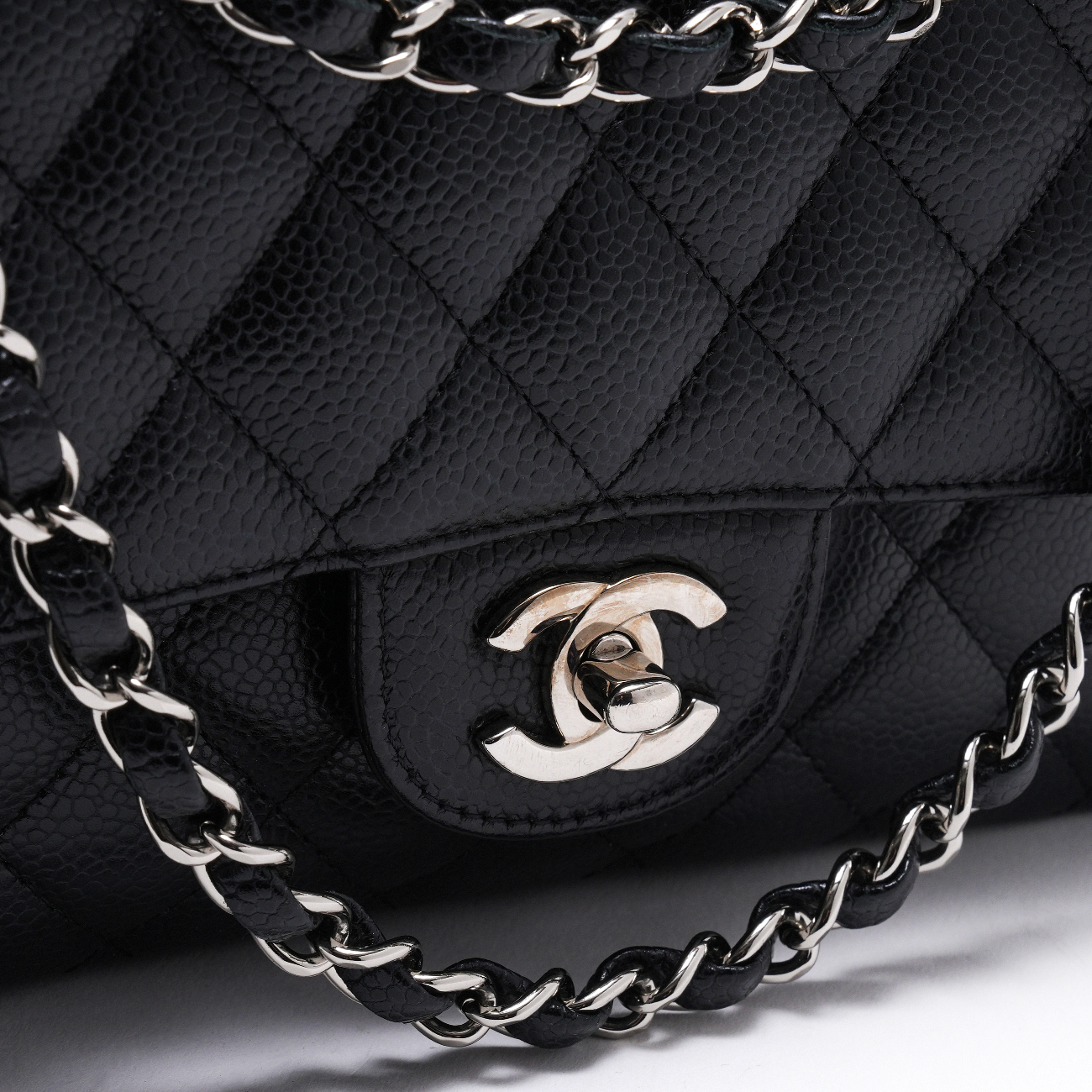 CHANEL(USED)샤넬 캐비어 클래식 미듐 플랩백