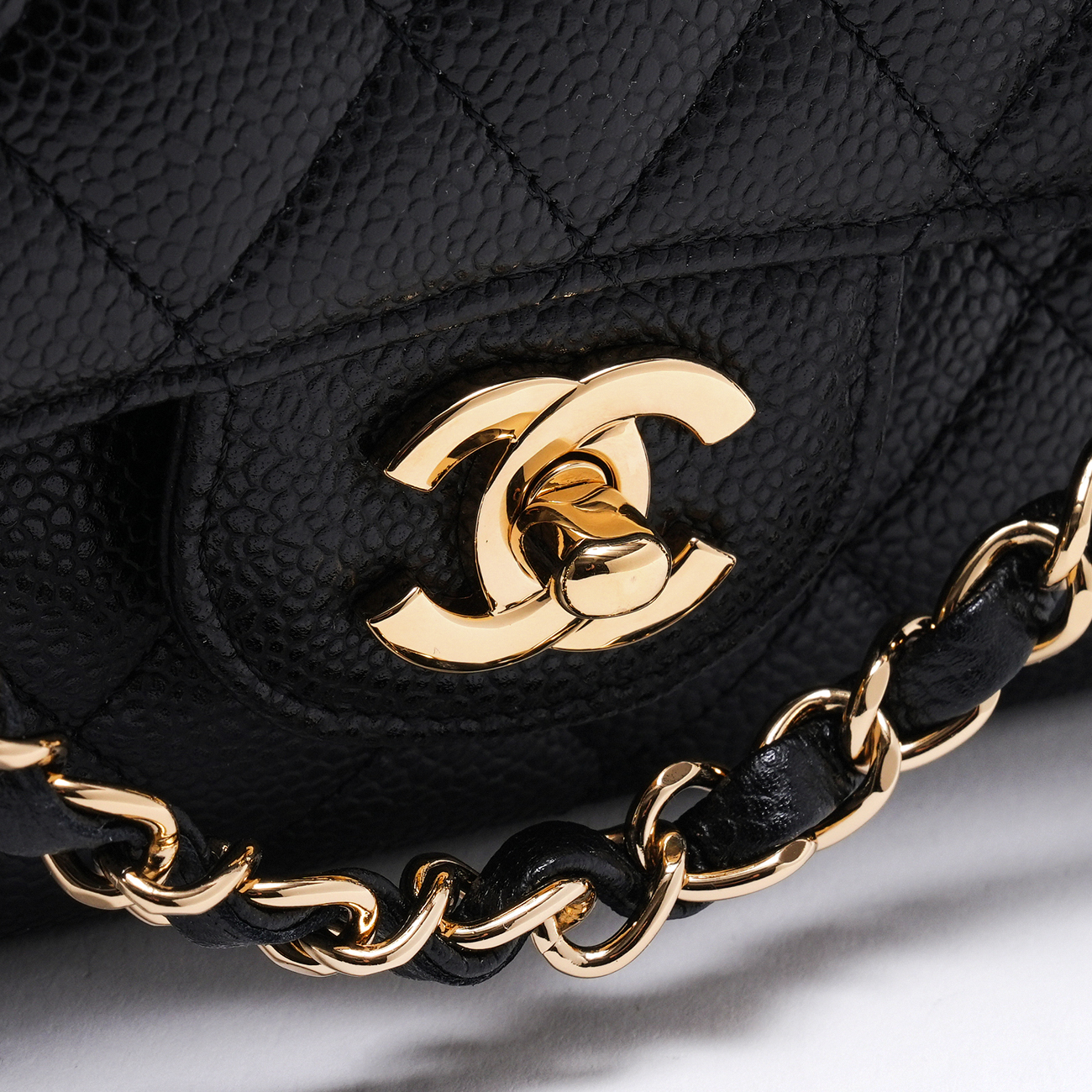 CHANEL(USED)샤넬 캐비어 클래식 미듐 플랩백