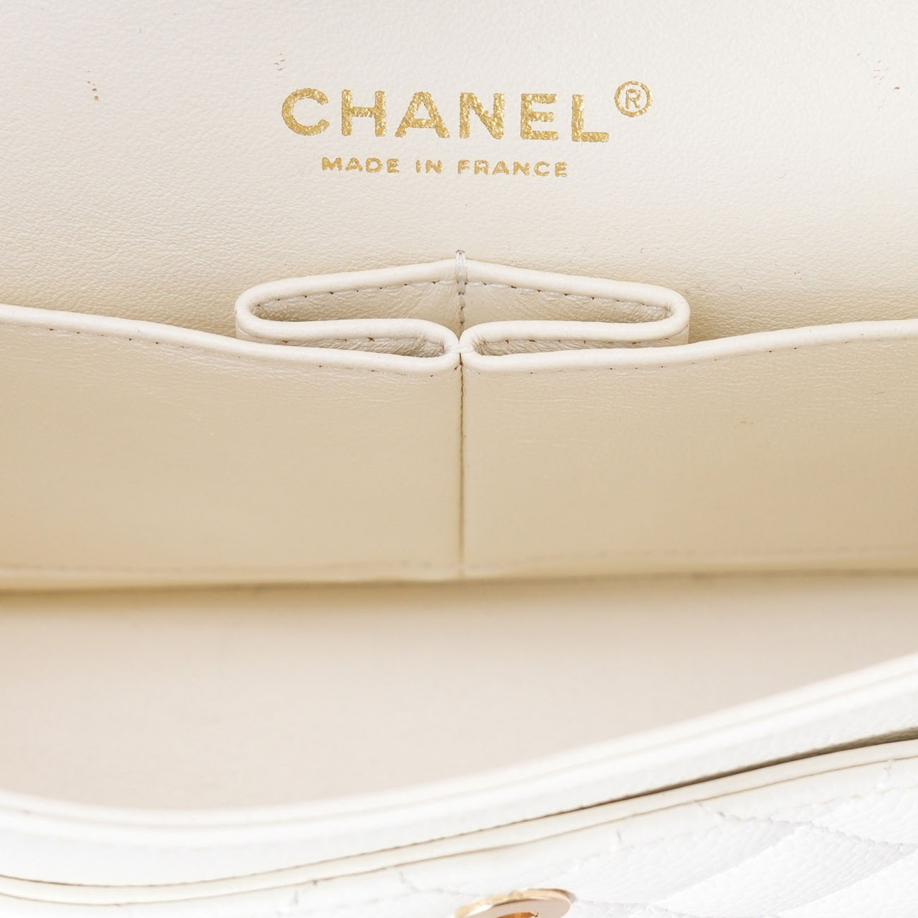 CHANEL(USED)샤넬 캐비어 클래식 미듐 플랩백