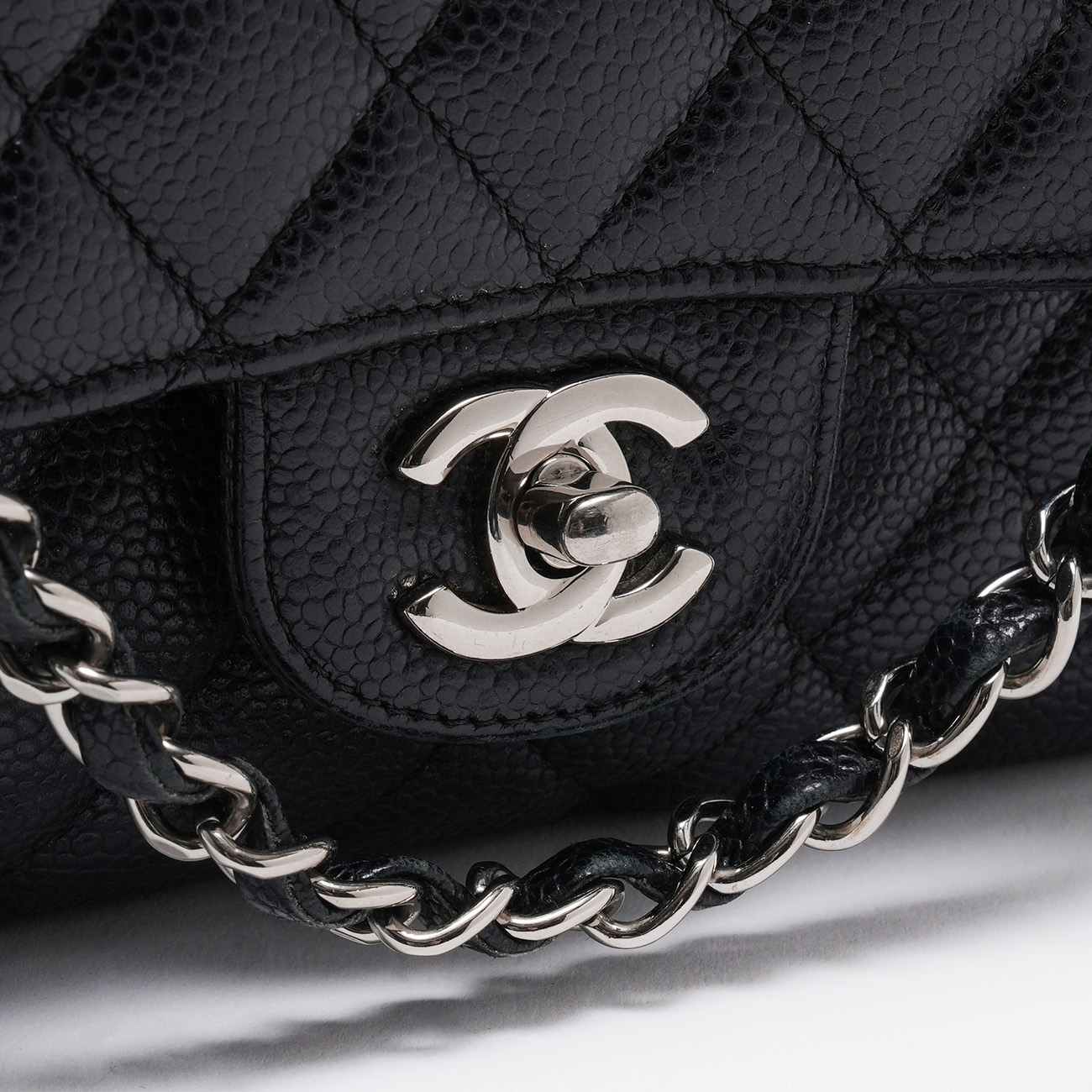 CHANEL(USED)샤넬 캐비어 클래식 미듐 플랩백