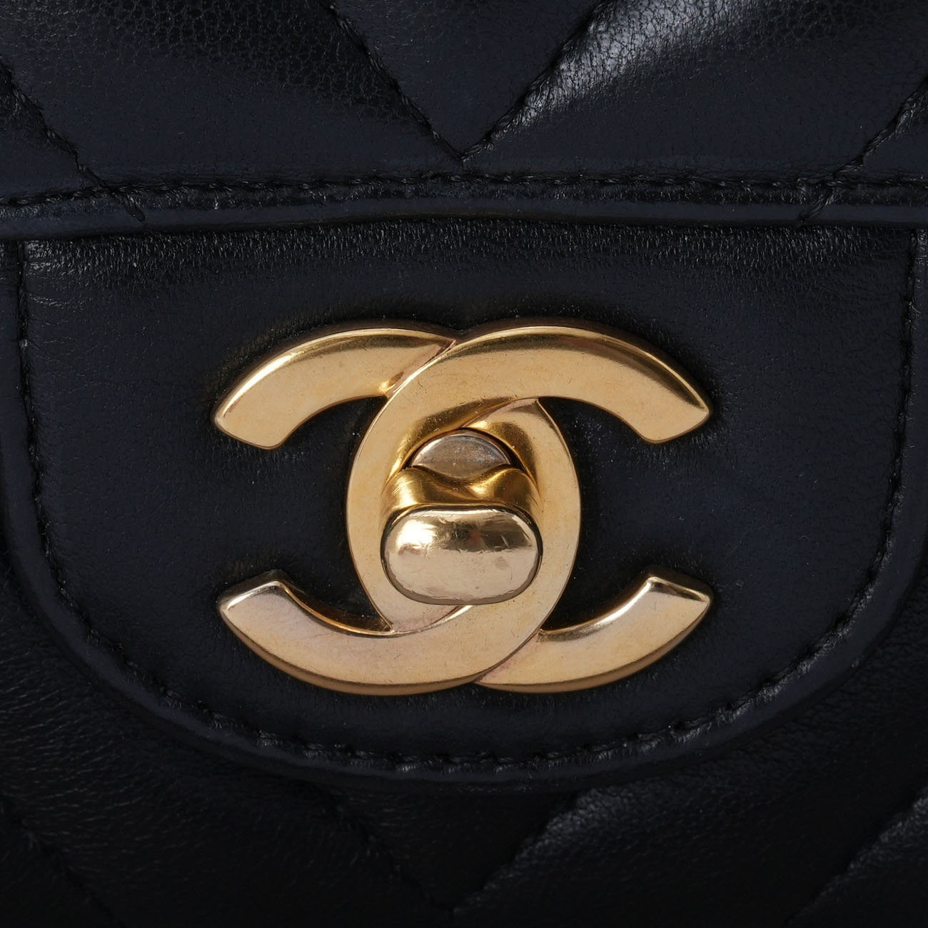 CHANEL(USED)샤넬 쉐브론 뉴미니 크로스백