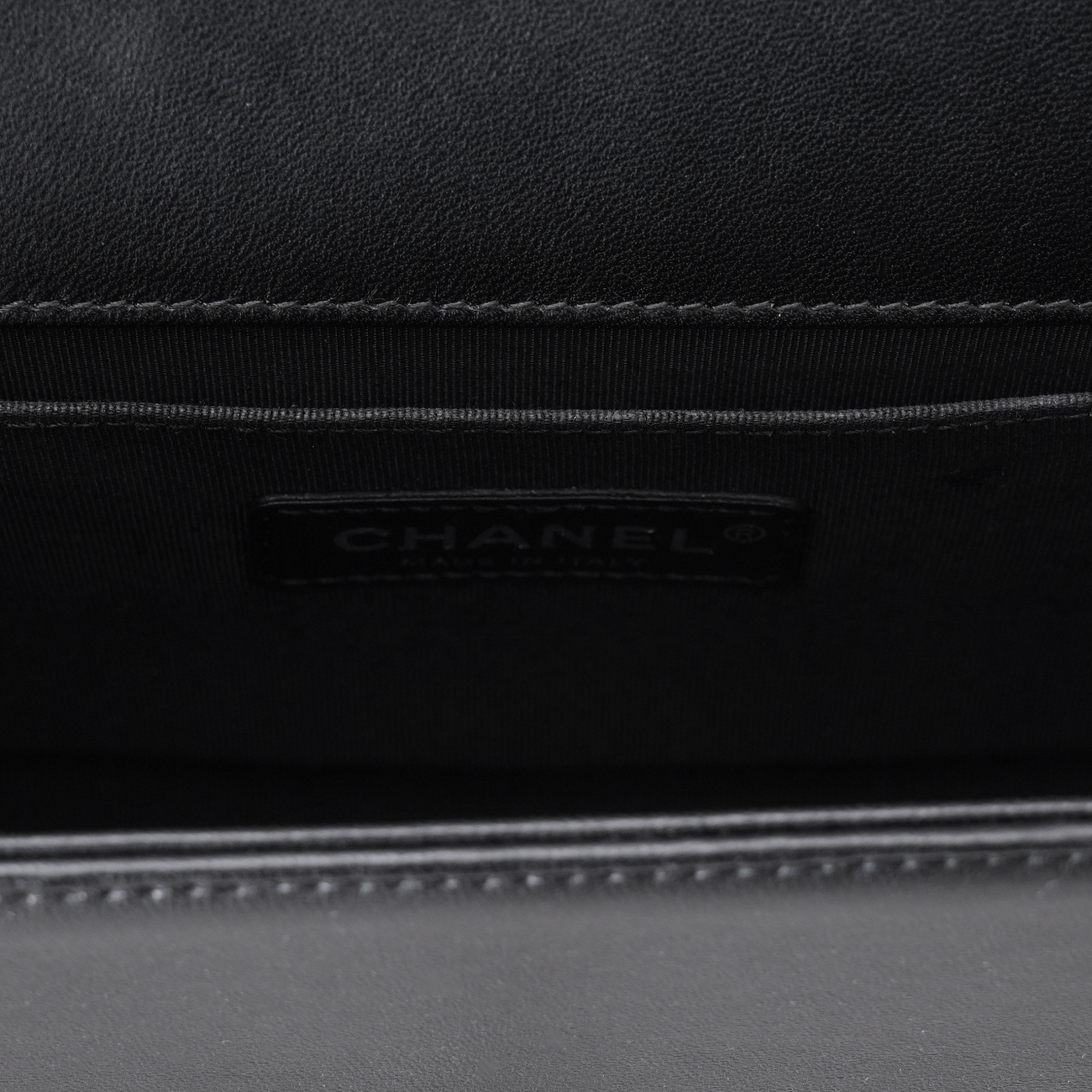 CHANEL(USED)샤넬 A67086 램스킨 보이샤넬 미듐 플랩백