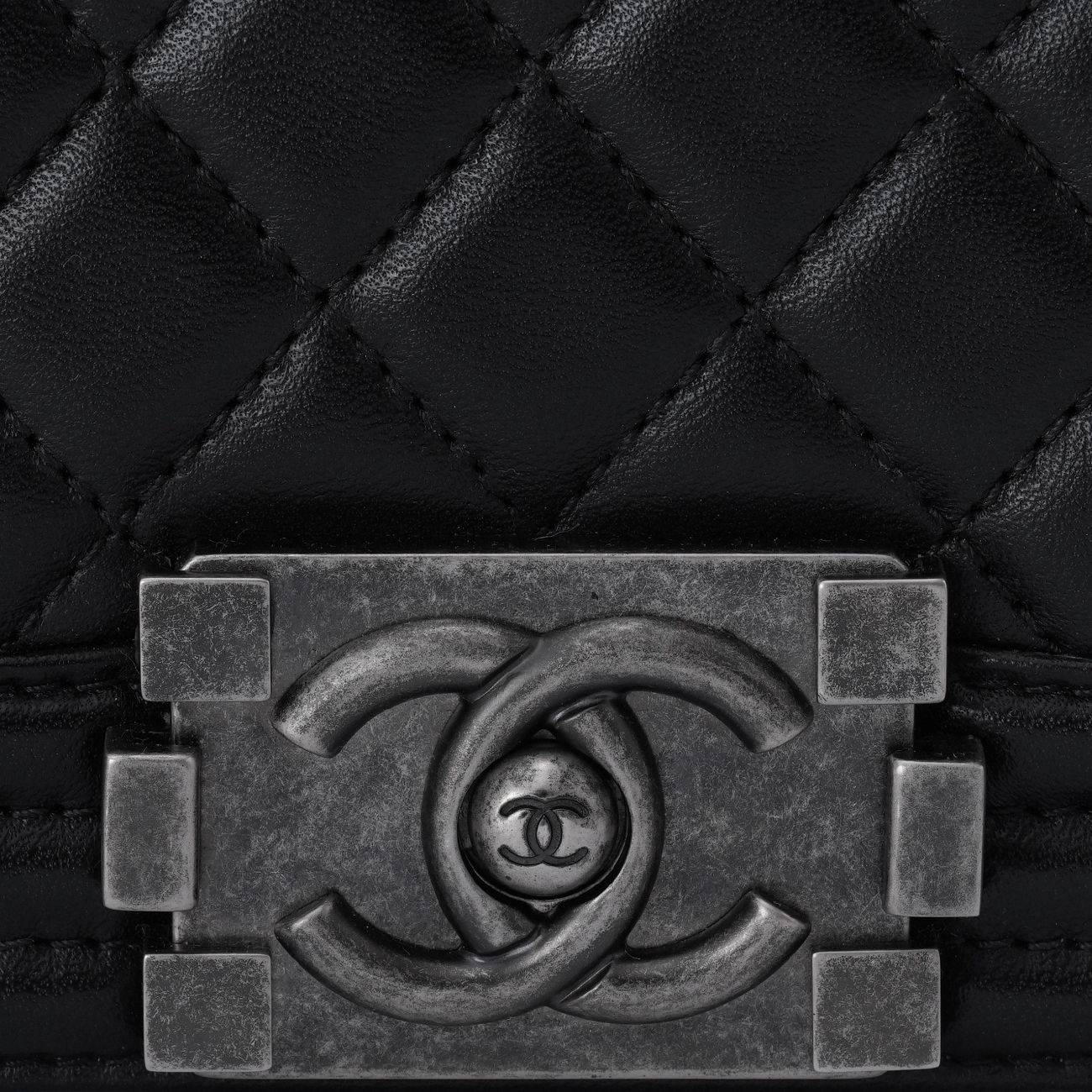 CHANEL(USED)샤넬 A67086 램스킨 보이샤넬 미듐 플랩백