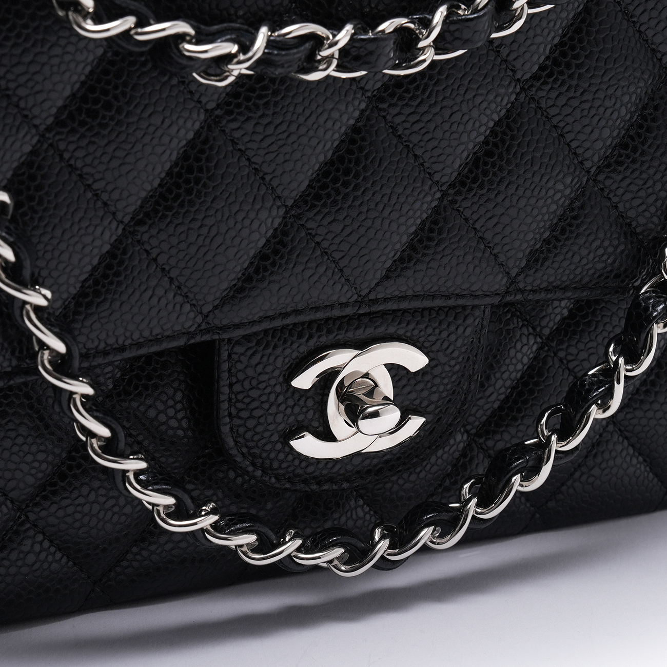 CHANEL(USED)샤넬 캐비어 클래식 미듐 플랩백
