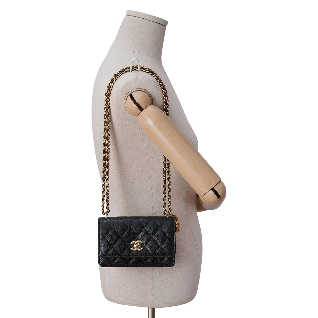 CHANEL(USED)샤넬 AP3316 시즌 캐비어 클래식 백참 WOC 블랙 금장