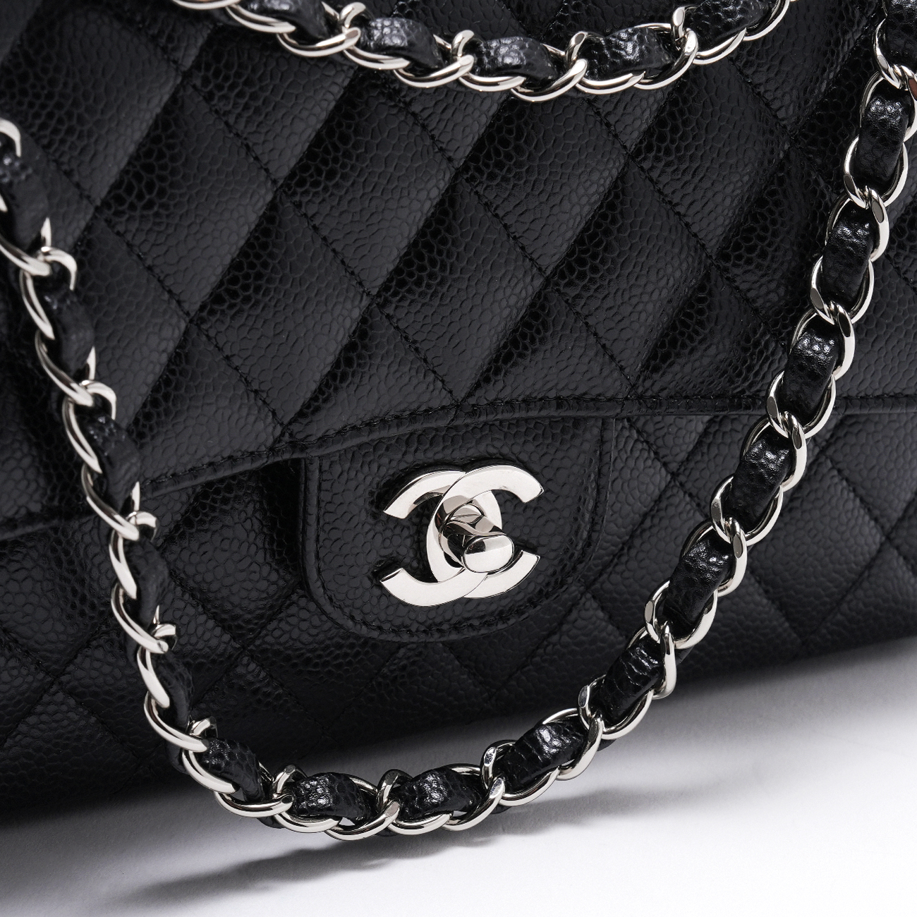 CHANEL(USED)샤넬 캐비어 클래식 미듐 플랩백