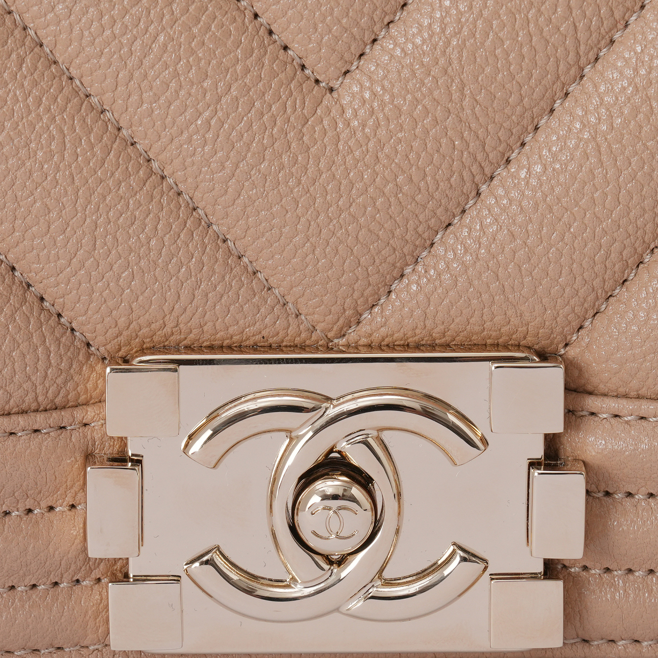 CHANEL(USED)샤넬 캐비어 쉐브론 보이샤넬 미듐 플랩백