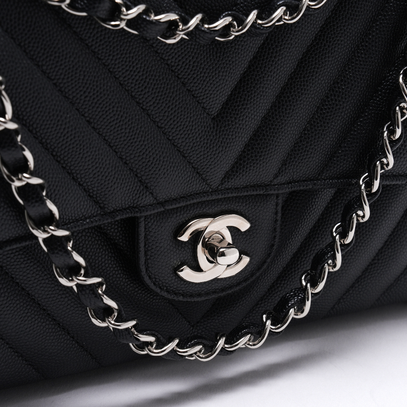 CHANEL(USED)샤넬 캐비어 쉐브론 클래식 미듐 플랩백