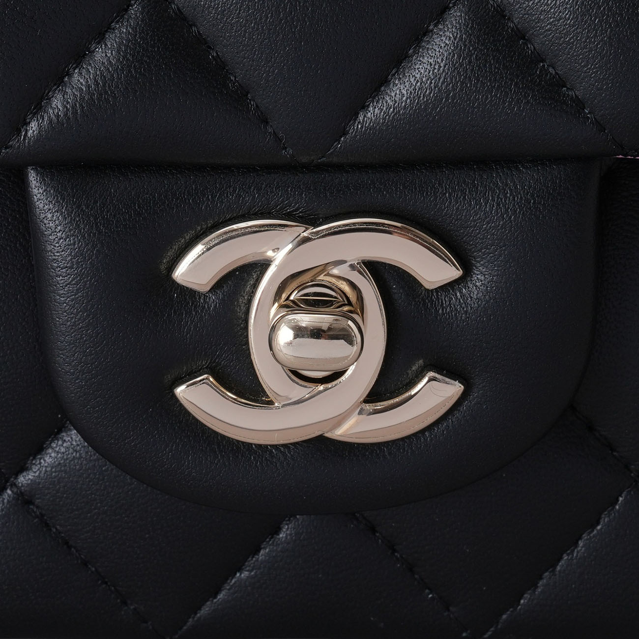 CHANEL(USED)샤넬 AS2431 뉴미니 탑핸들백