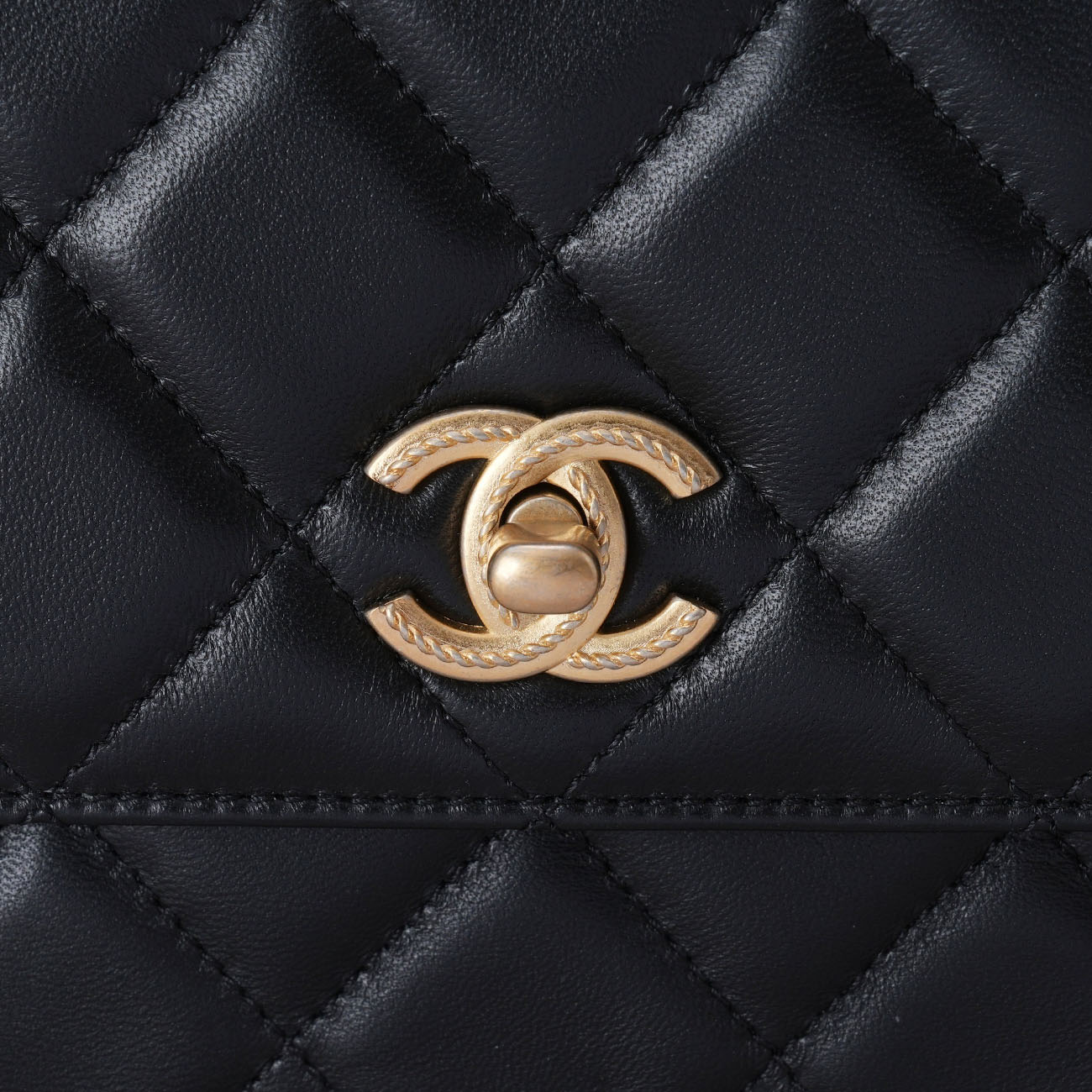 CHANEL(USED)샤넬 AS4232 시즌 탑핸들 체인백