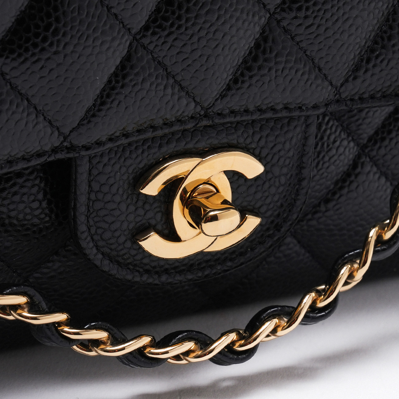 CHANEL(USED)샤넬 캐비어 클래식 미듐 플랩백