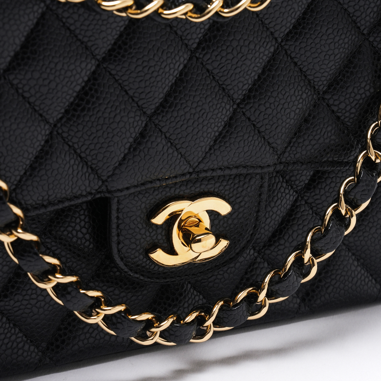 CHANEL(USED)샤넬 캐비어 클래식 미듐 플랩백