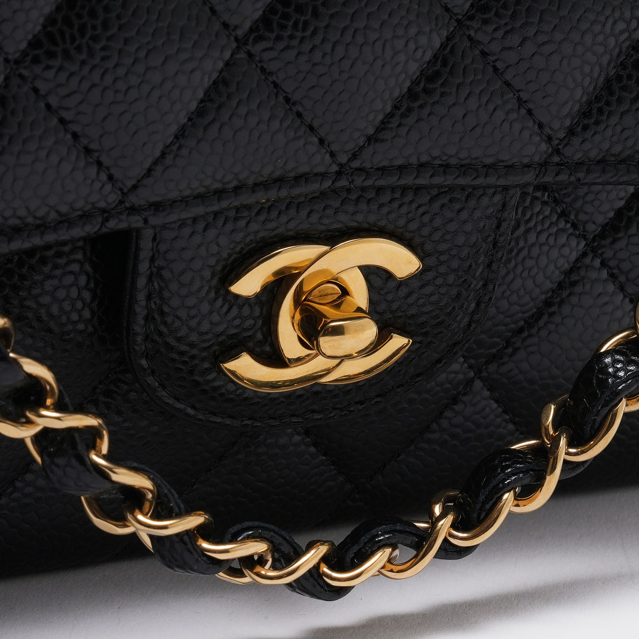 CHANEL(USED)샤넬 캐비어 클래식 미듐 플랩백